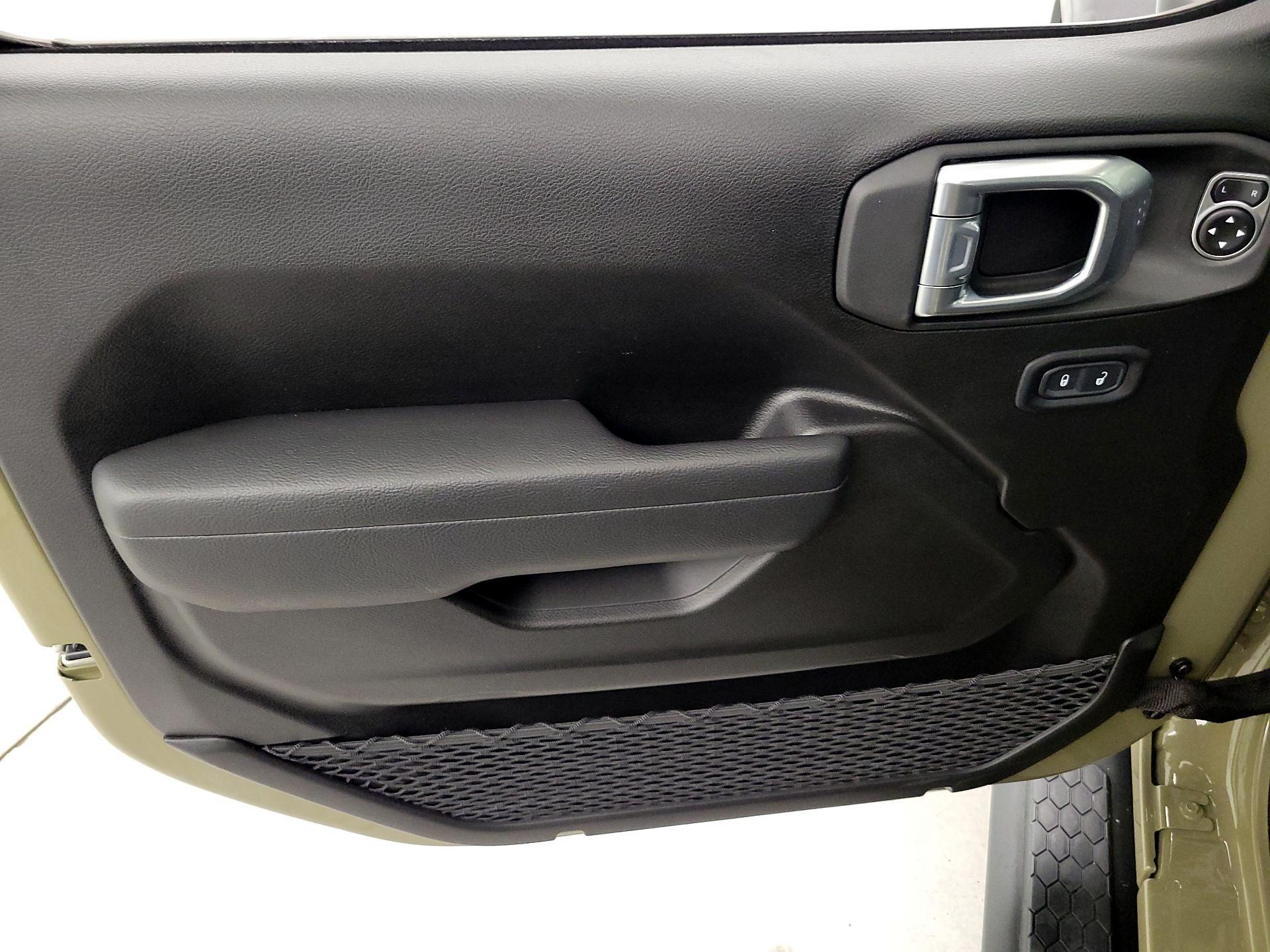 Thumbnail: 2025 Jeep Wrangler - 12