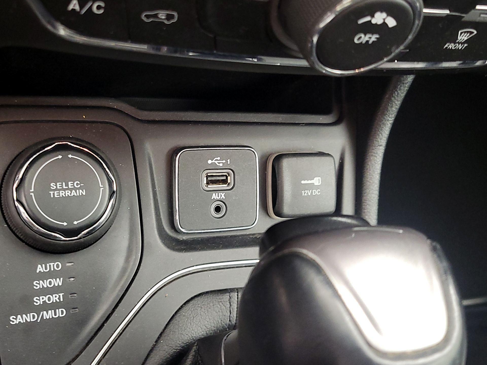 Thumbnail: 2022 Jeep Cherokee - 18