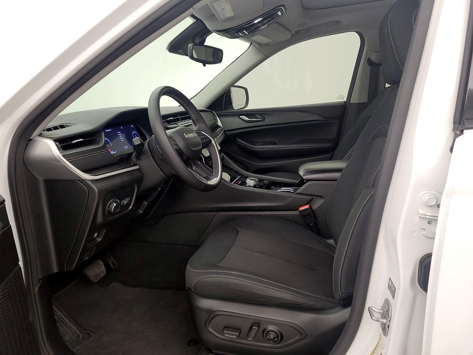 Thumbnail: 2023 Jeep Grand Cherokee - 11