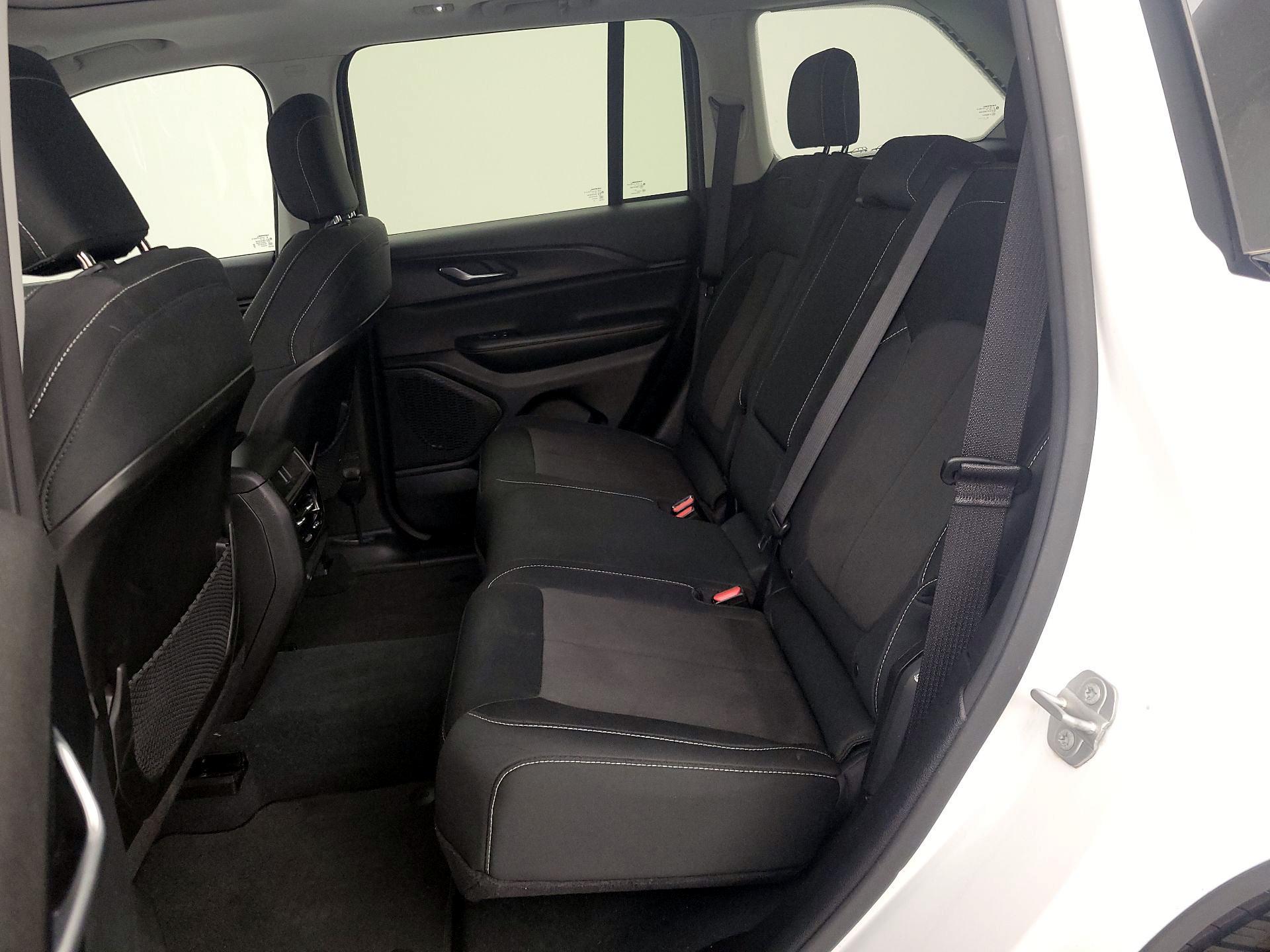 Thumbnail: 2023 Jeep Grand Cherokee - 20