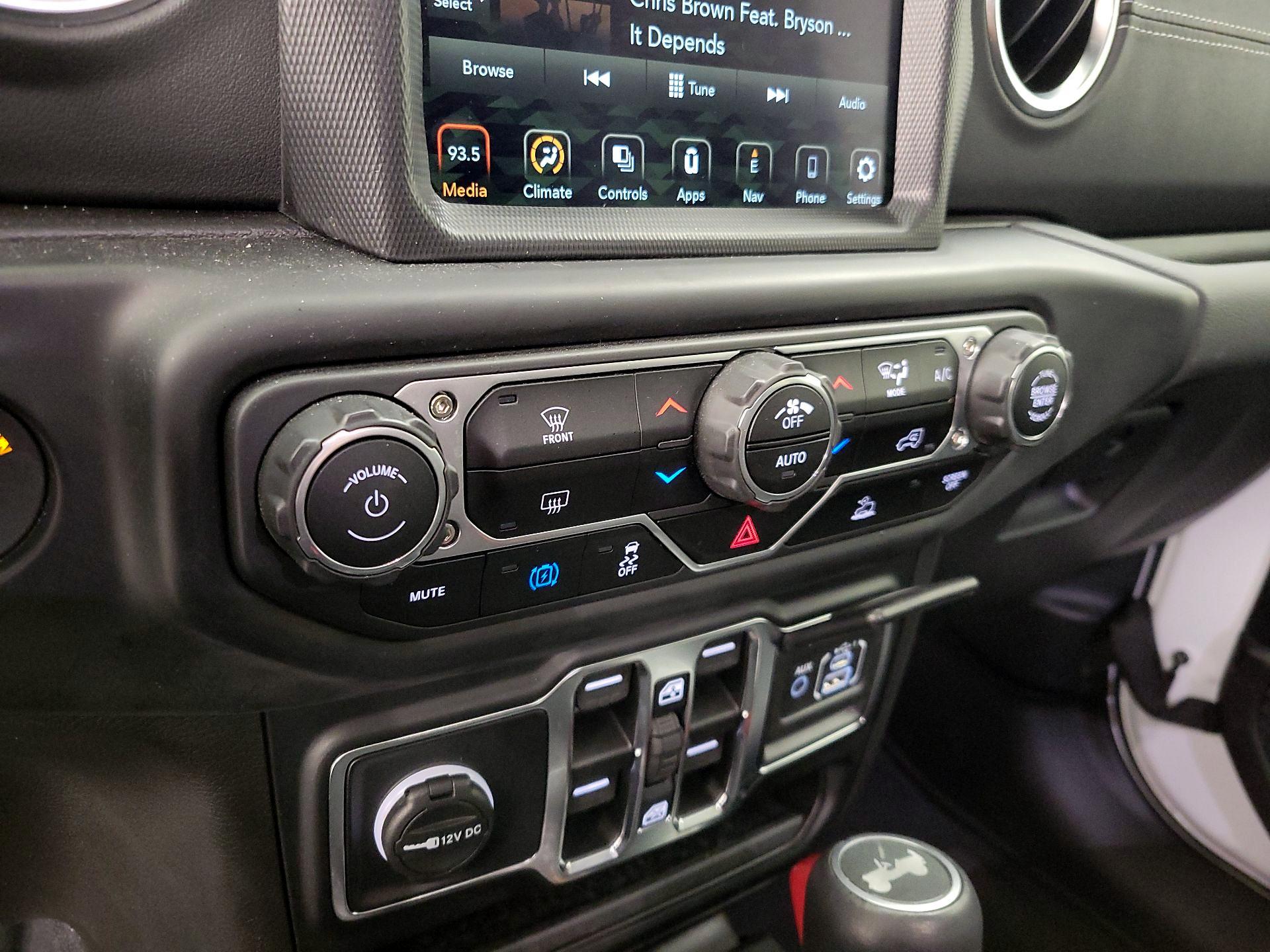 Thumbnail: 2022 Jeep Wrangler - 17