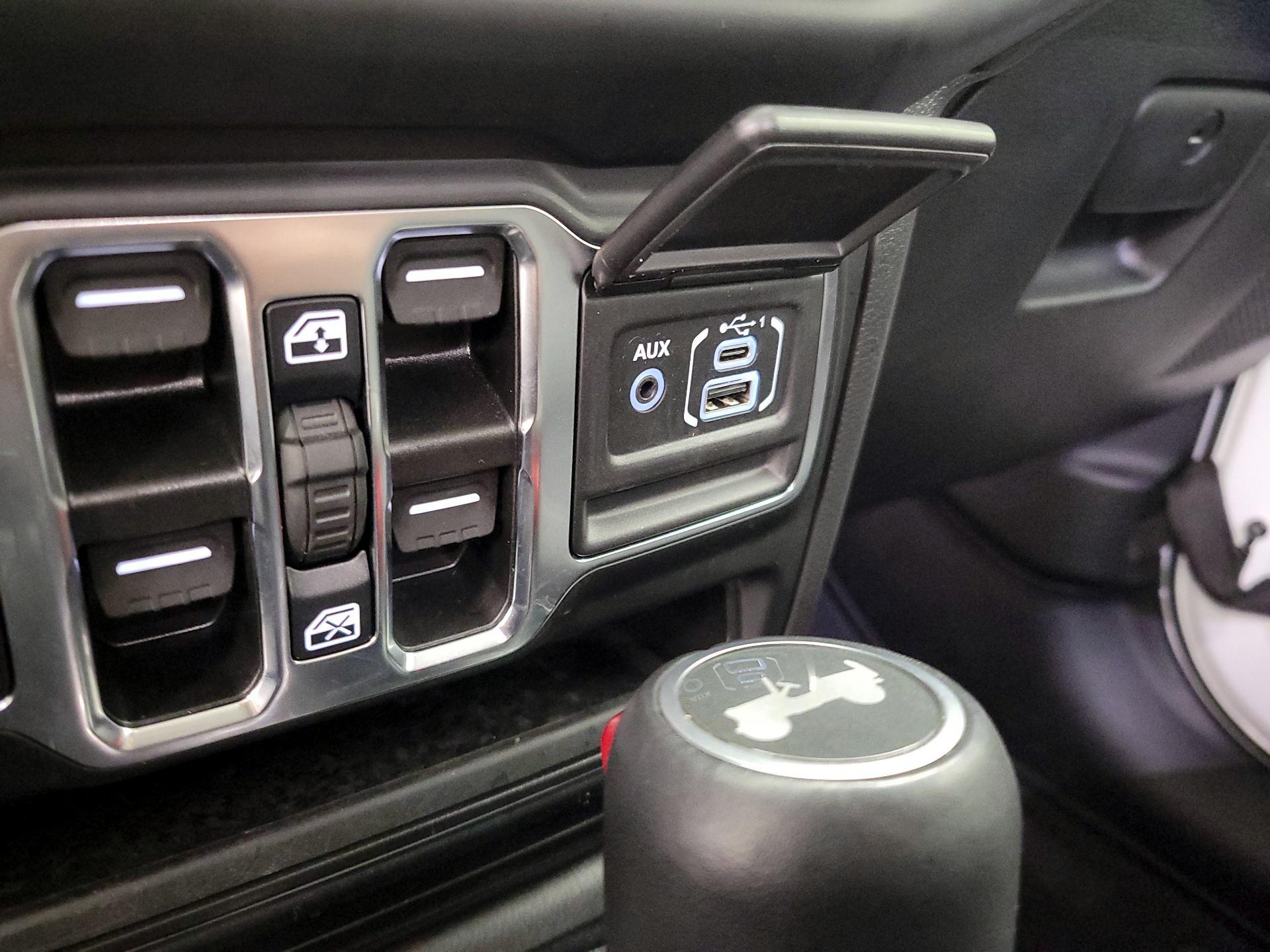 Thumbnail: 2022 Jeep Wrangler - 19