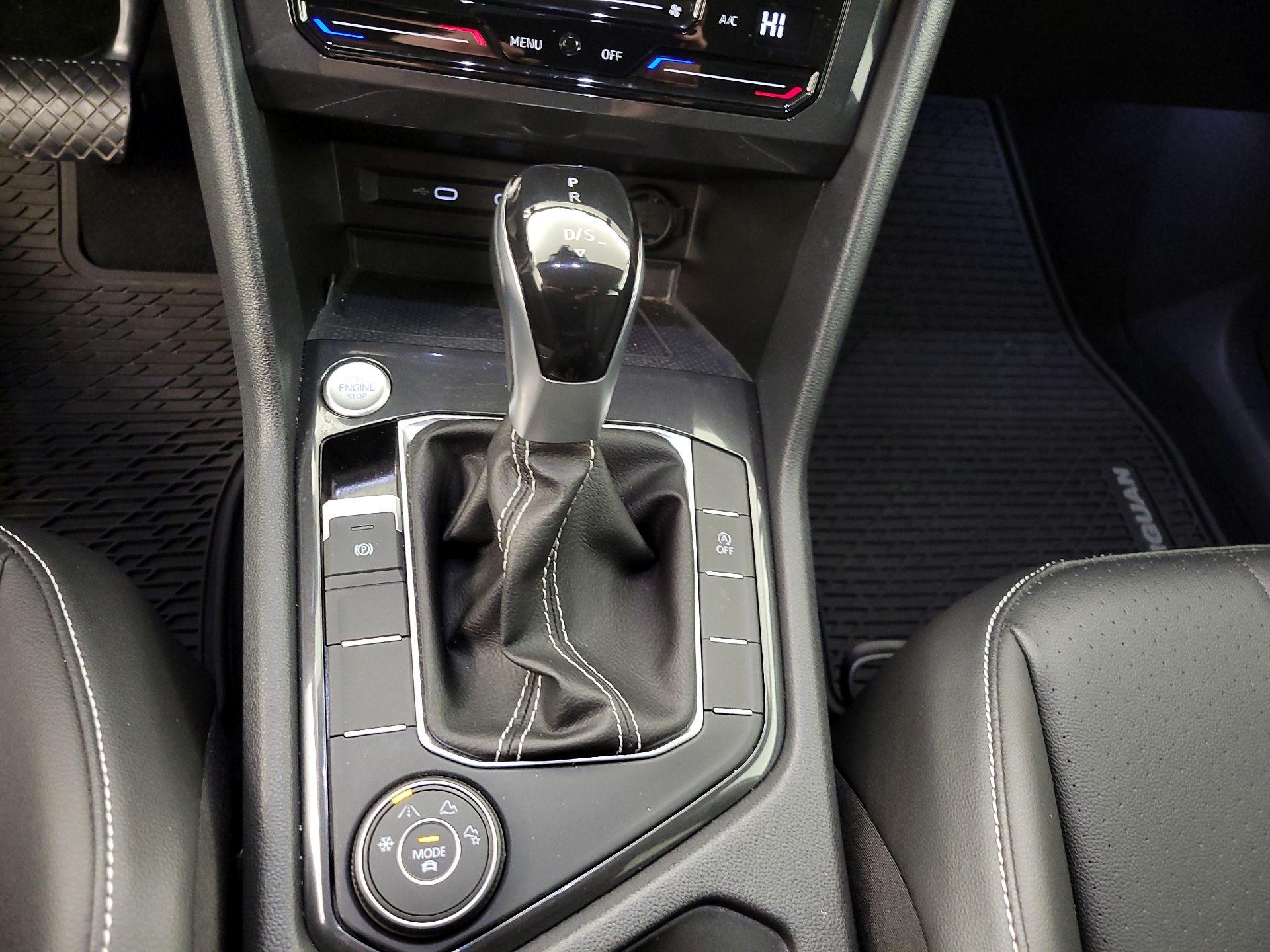 Thumbnail: 2022 Volkswagen Tiguan - 17