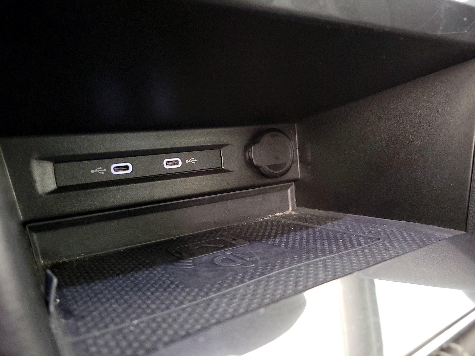 Thumbnail: 2022 Volkswagen Tiguan - 18