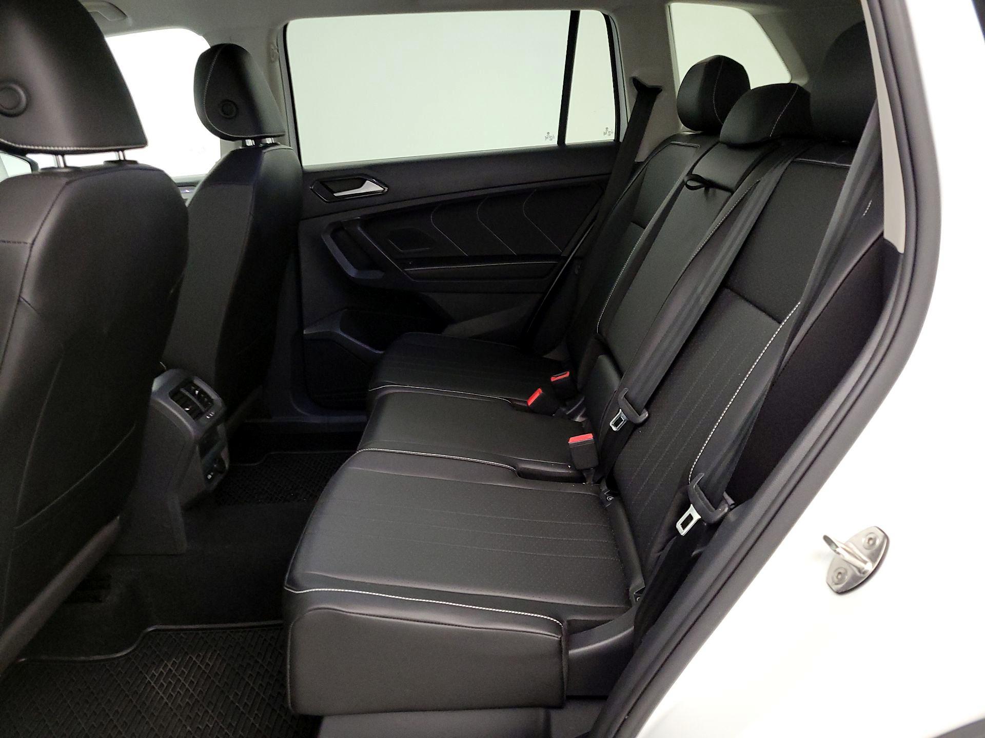 Thumbnail: 2022 Volkswagen Tiguan - 19