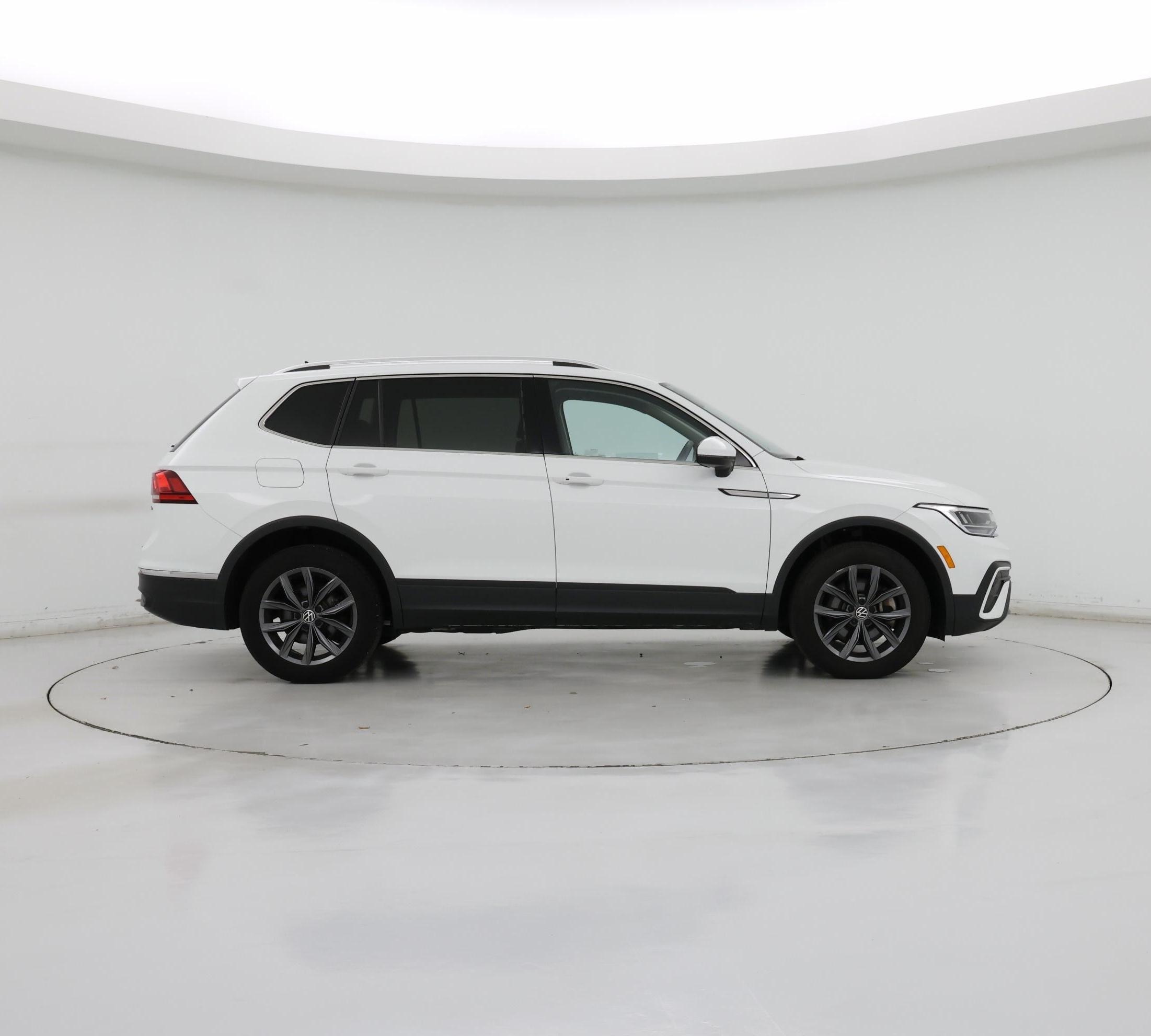 Thumbnail: 2022 Volkswagen Tiguan - 7