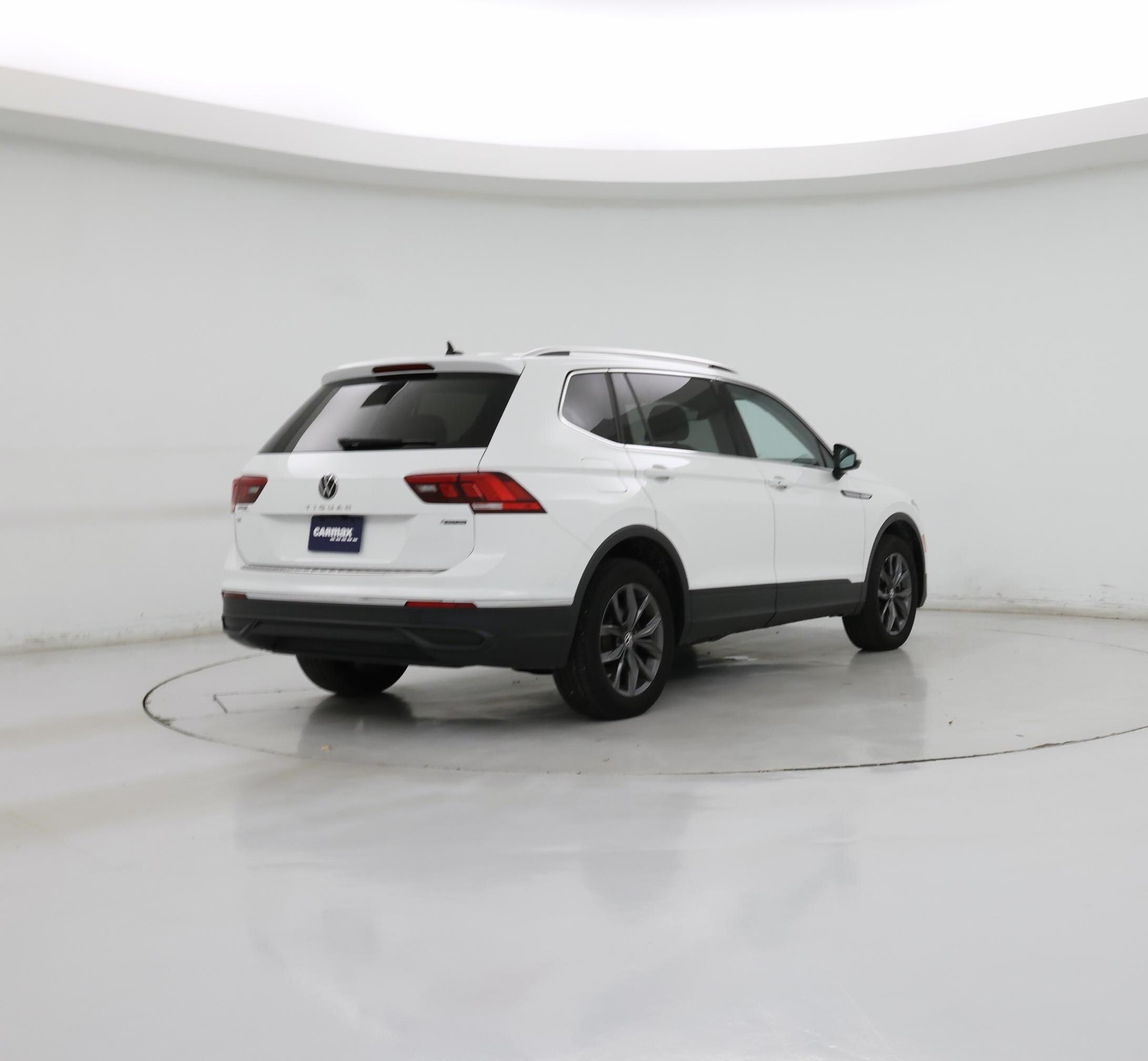 Thumbnail: 2022 Volkswagen Tiguan - 8