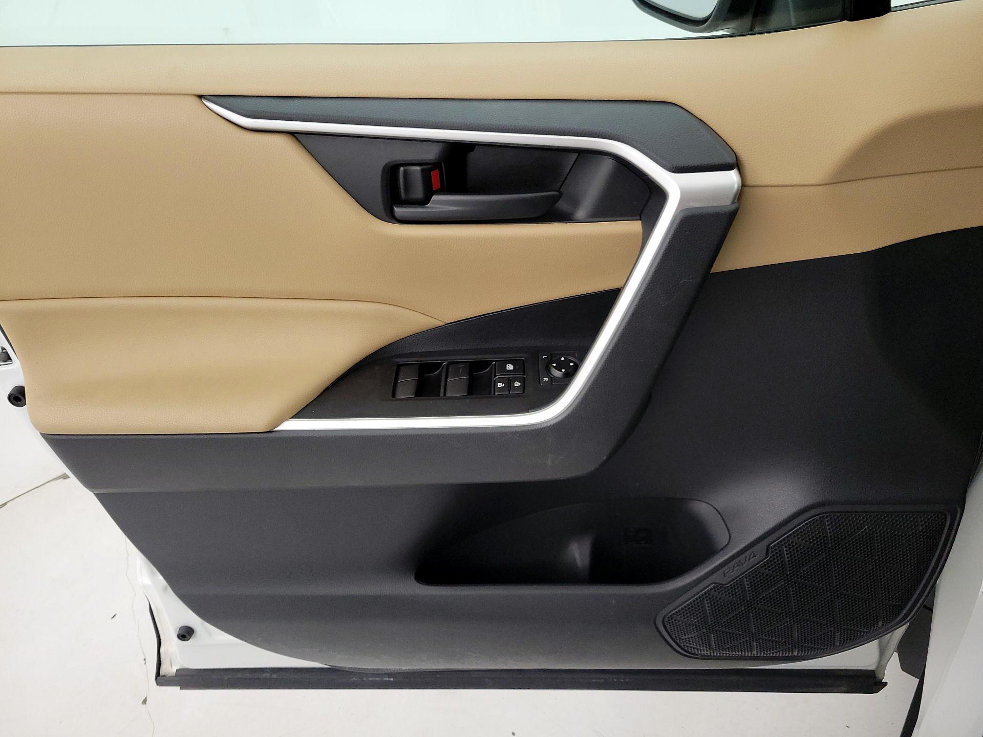 Thumbnail: 2022 Toyota RAV4 - 12