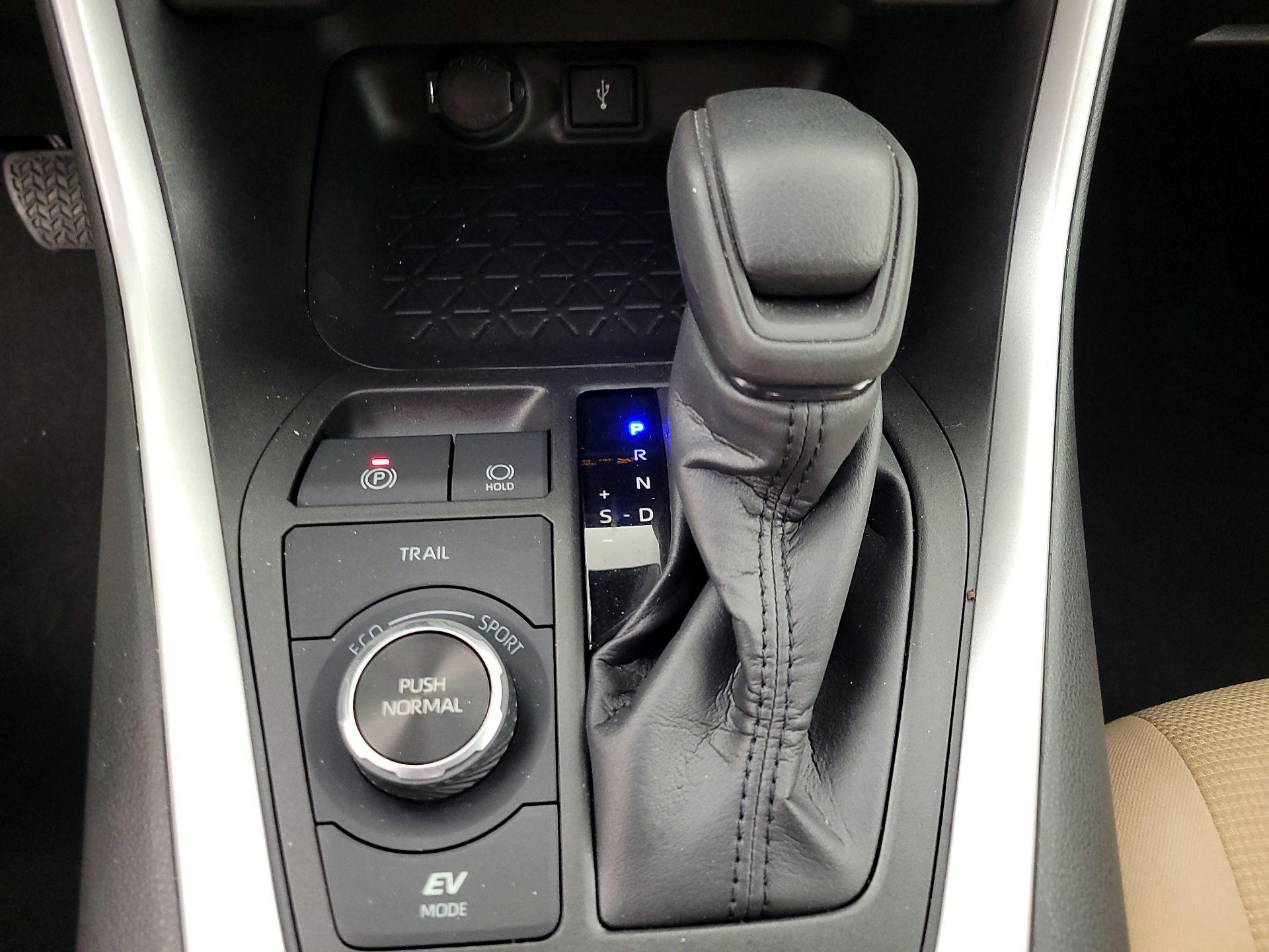 Thumbnail: 2022 Toyota RAV4 - 17