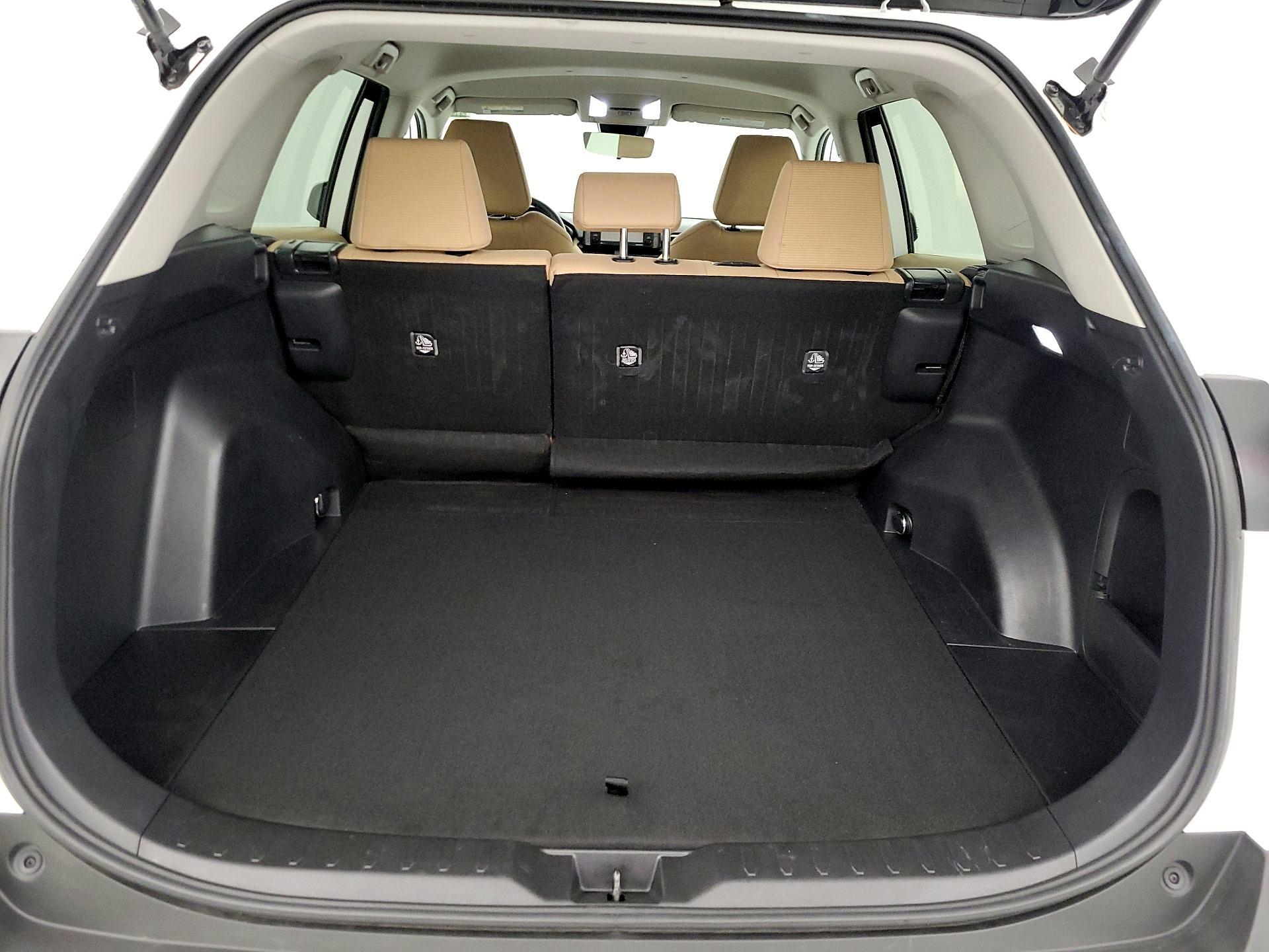 Thumbnail: 2022 Toyota RAV4 - 20