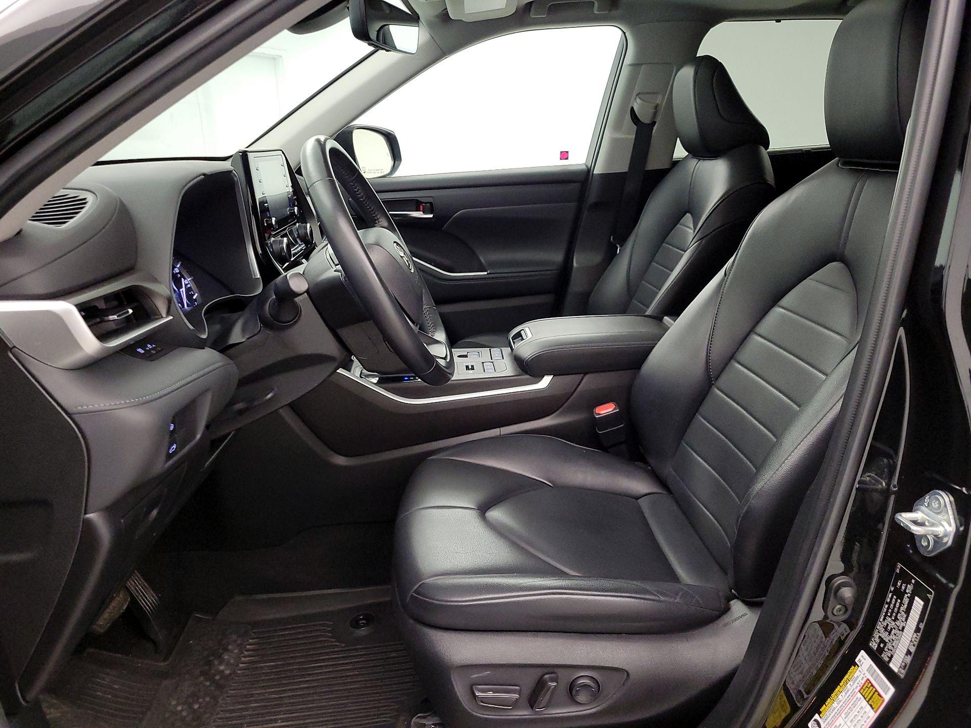 Thumbnail: 2022 Toyota Highlander - 11