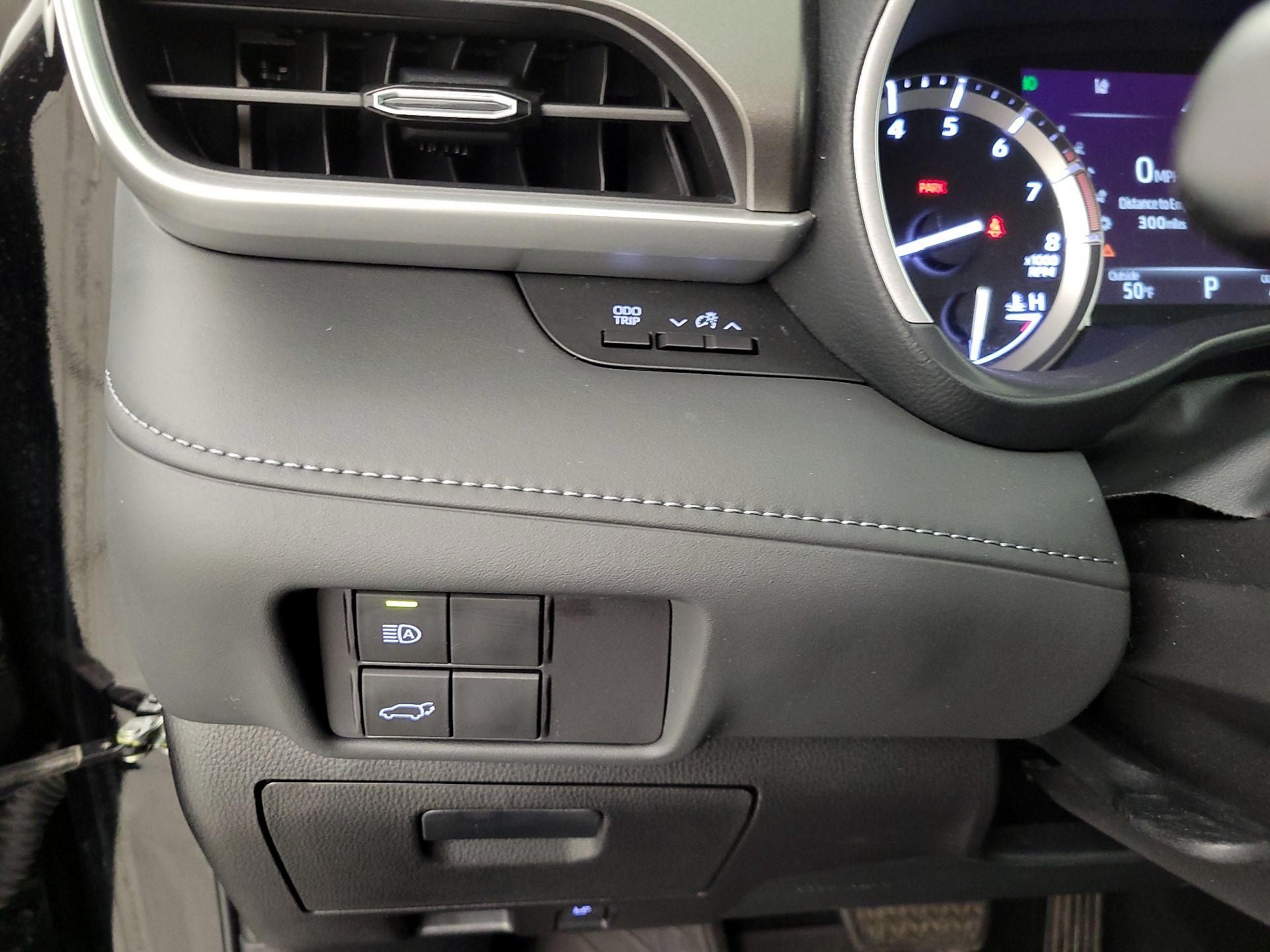 Thumbnail: 2022 Toyota Highlander - 13