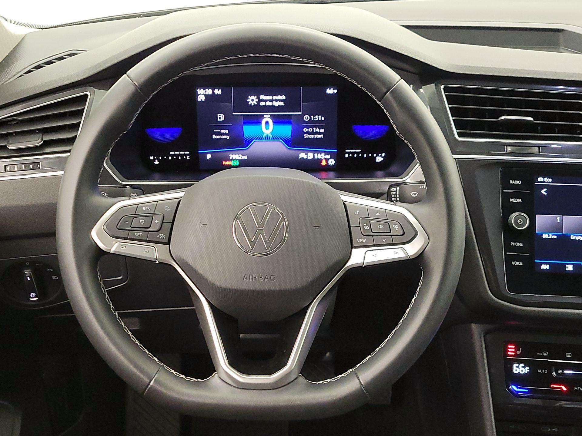 Thumbnail: 2022 Volkswagen Tiguan - 10