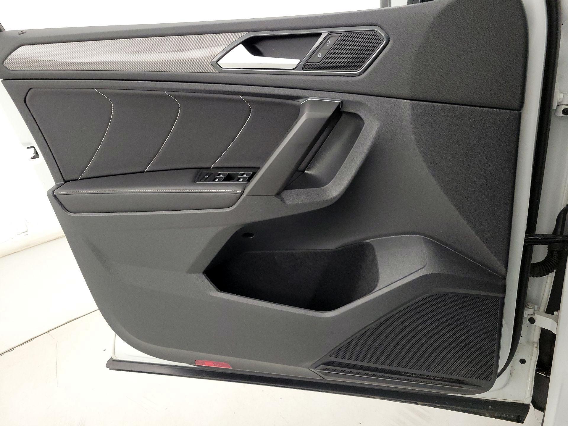 Thumbnail: 2022 Volkswagen Tiguan - 12