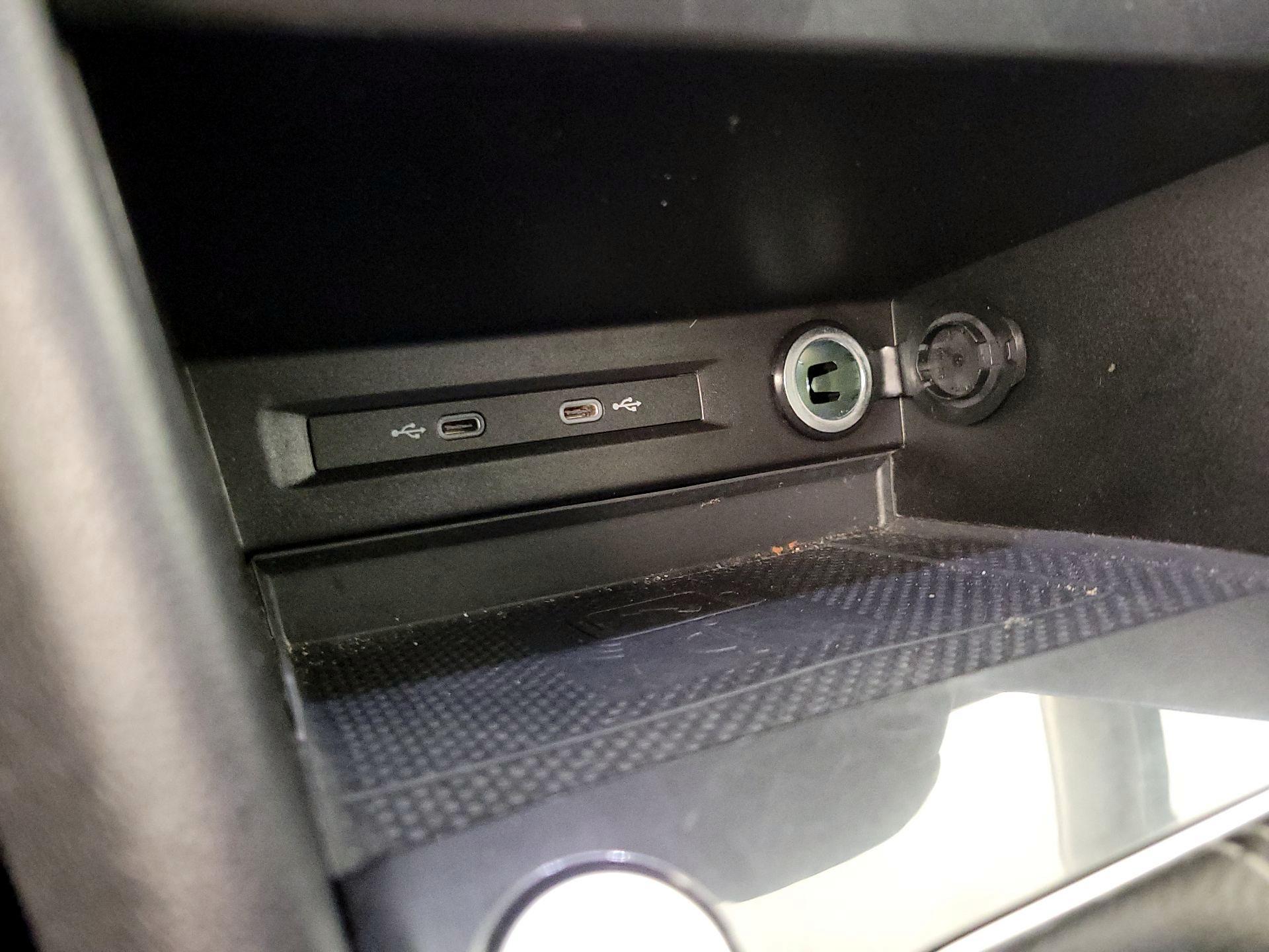 Thumbnail: 2022 Volkswagen Tiguan - 18