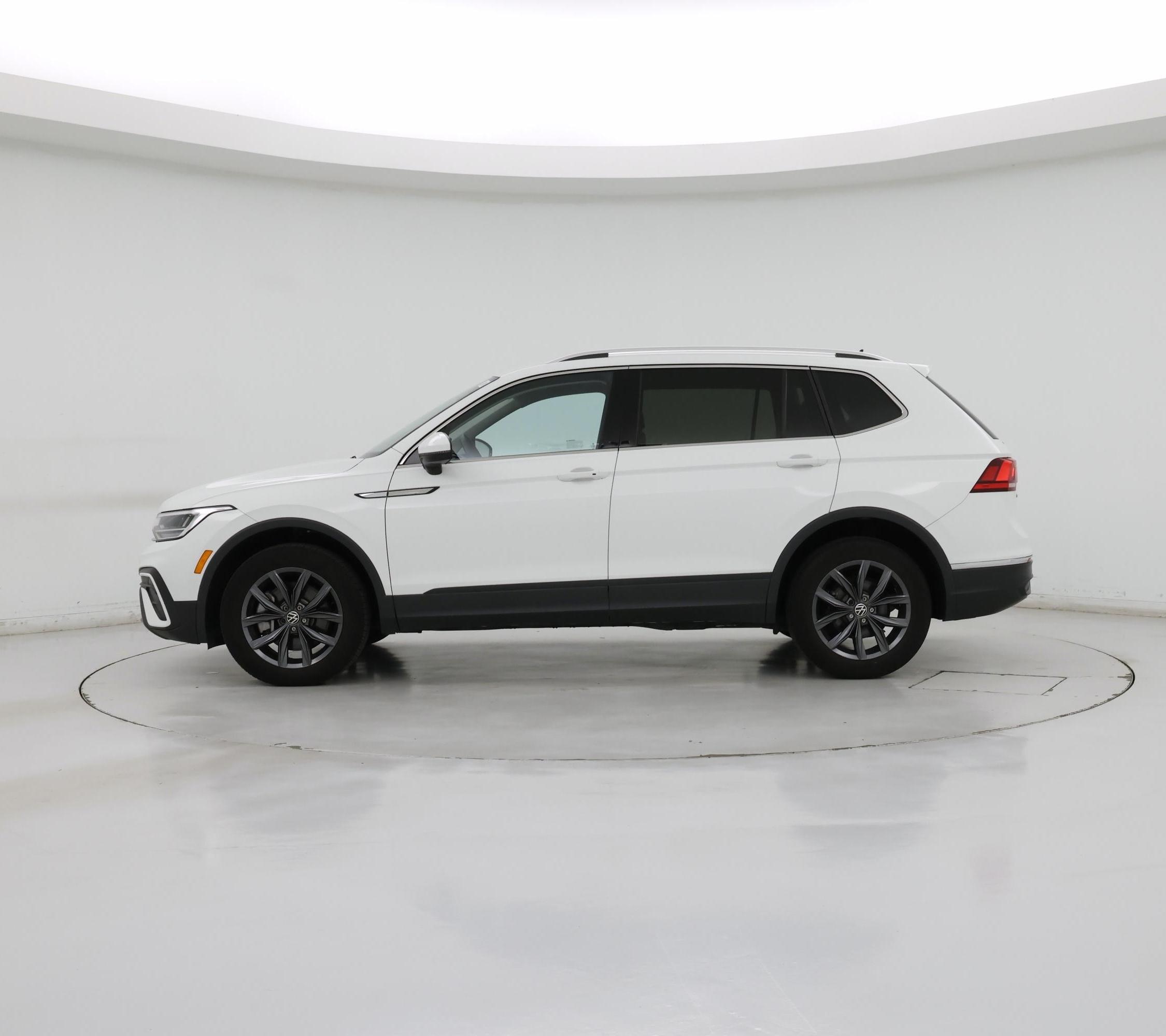 Thumbnail: 2022 Volkswagen Tiguan - 3