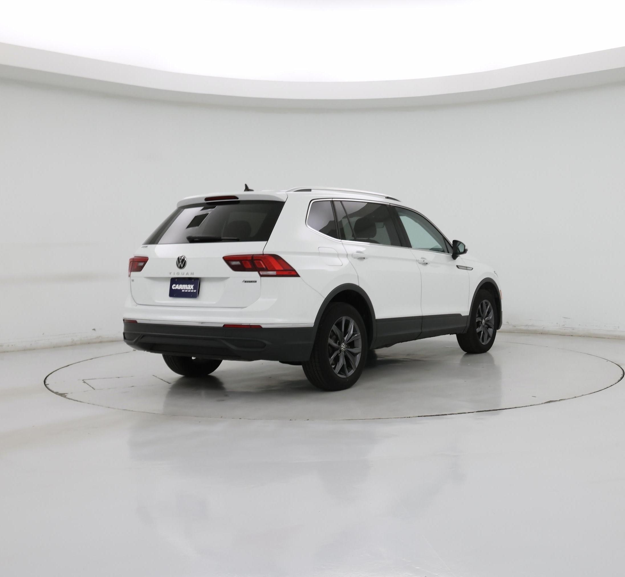 Thumbnail: 2022 Volkswagen Tiguan - 8