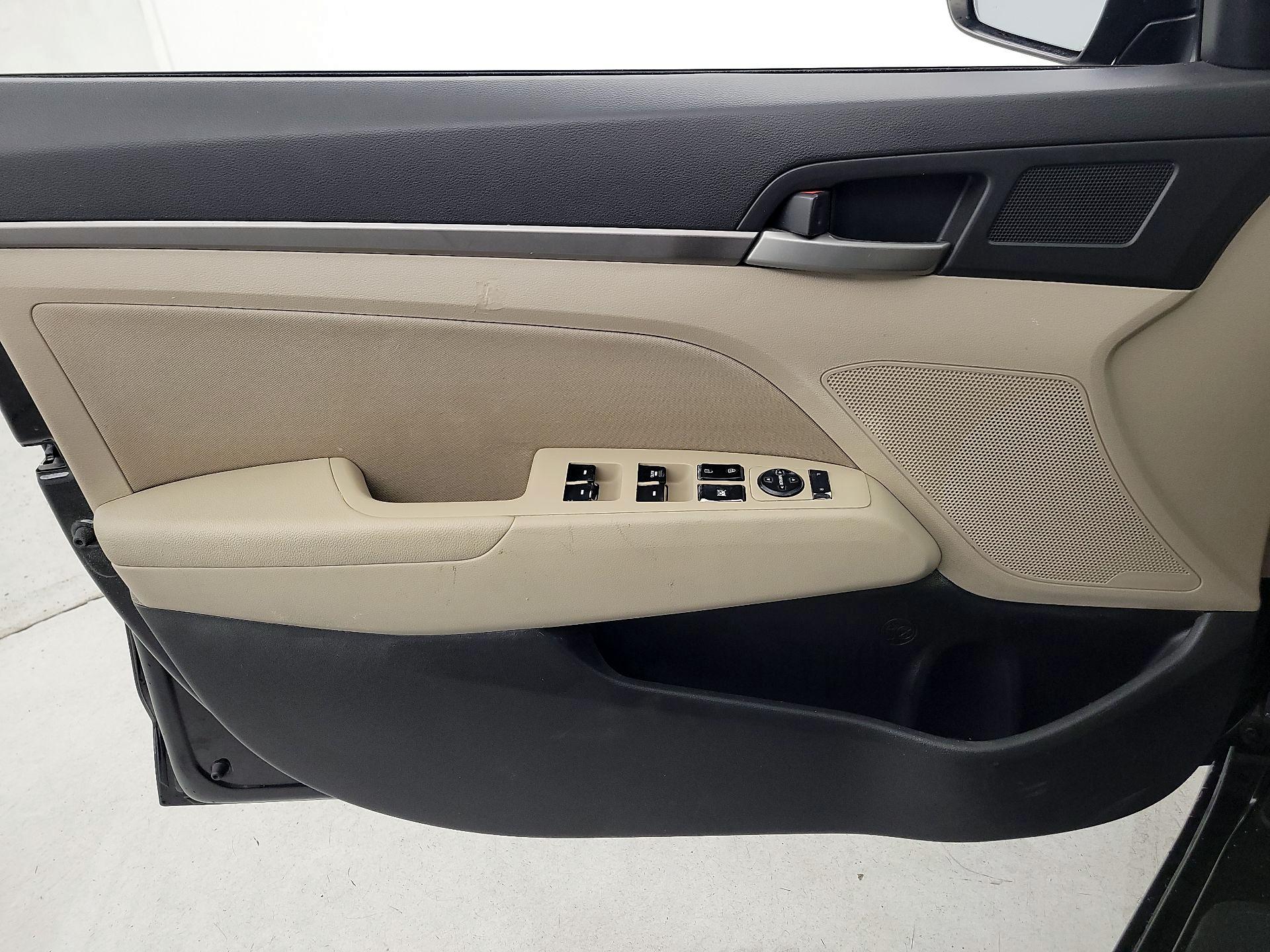 Thumbnail: 2017 Hyundai Elantra - 12