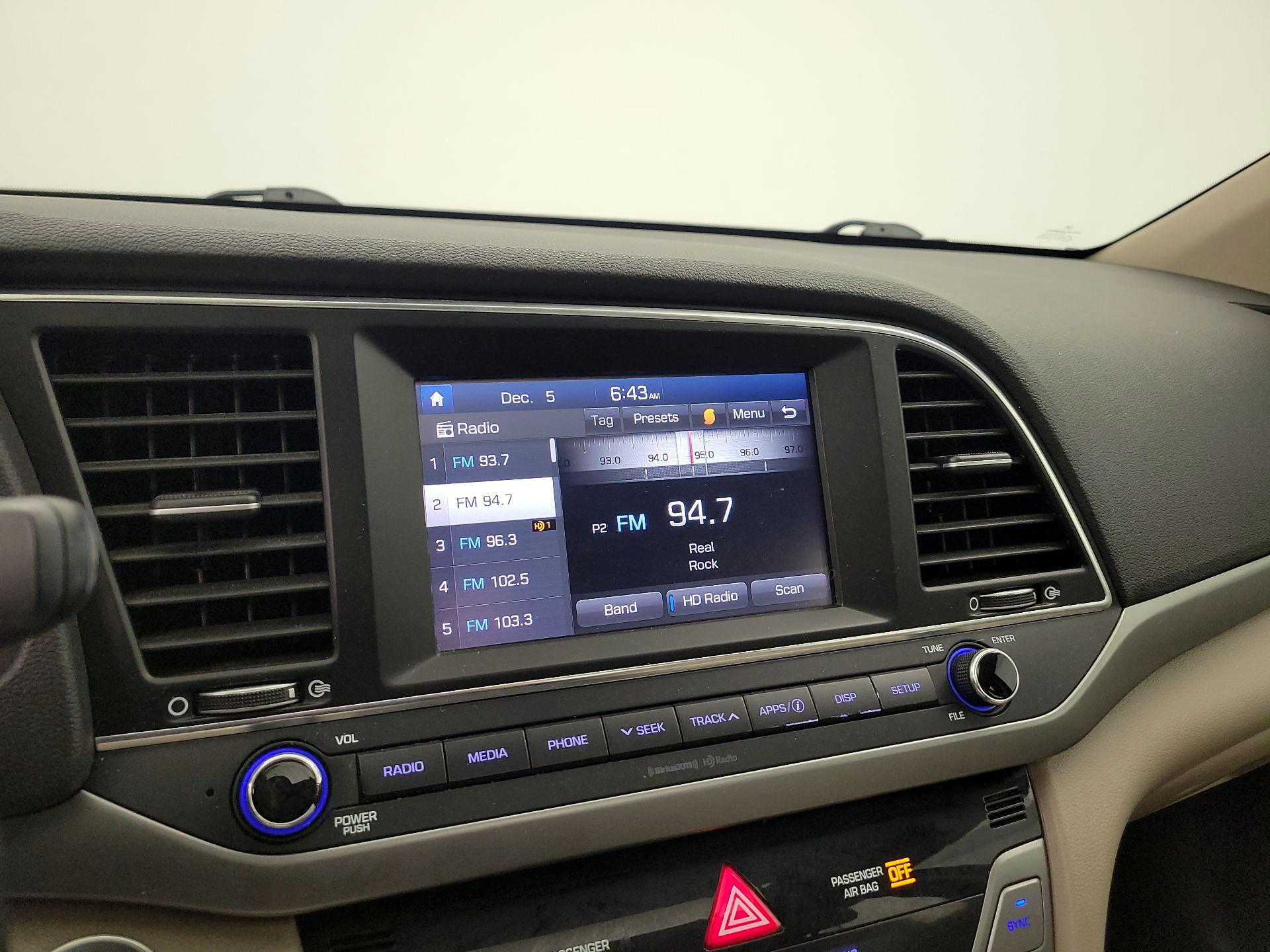 Thumbnail: 2017 Hyundai Elantra - 15