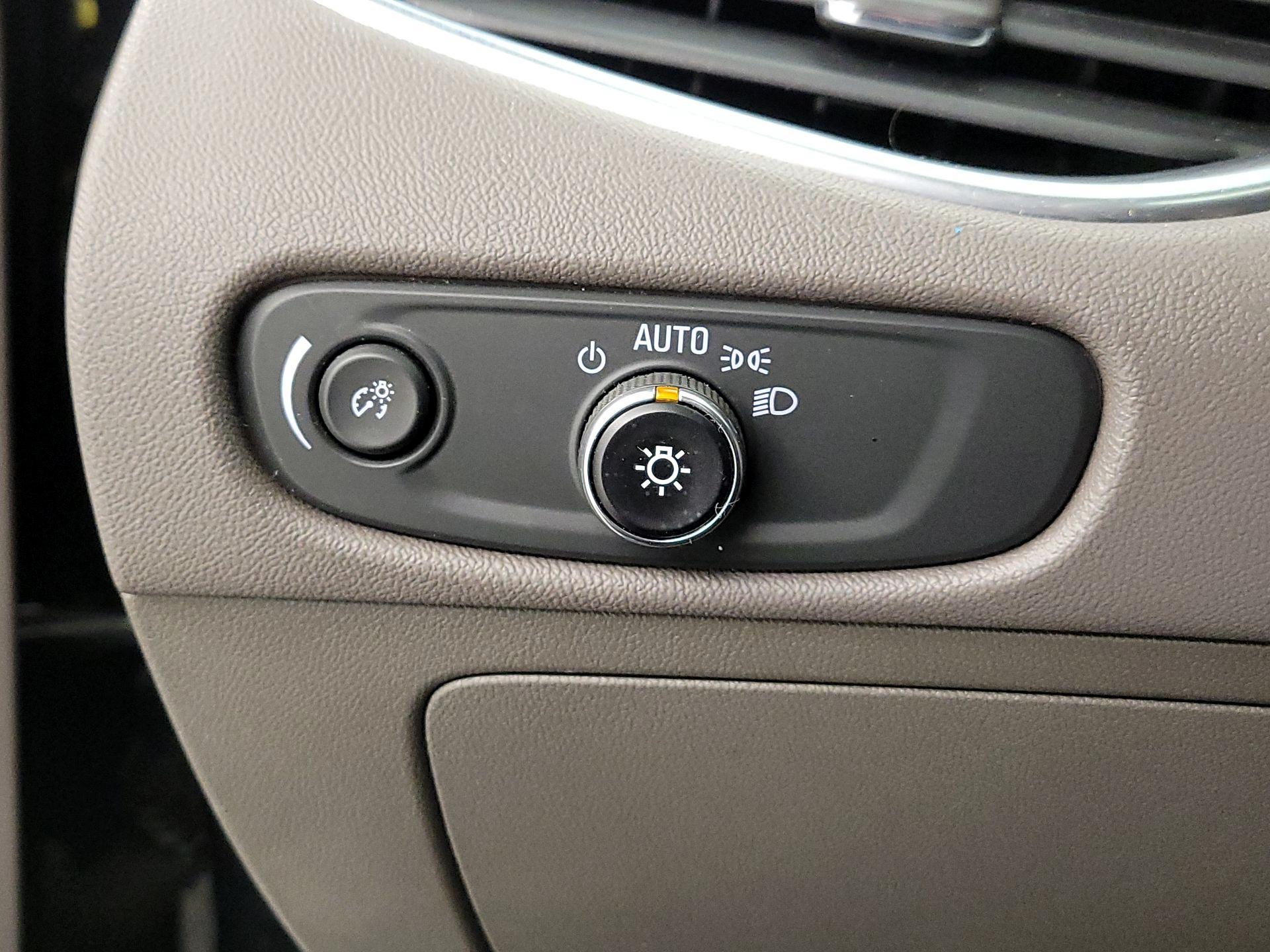 Thumbnail: 2016 Chevrolet Malibu - 13