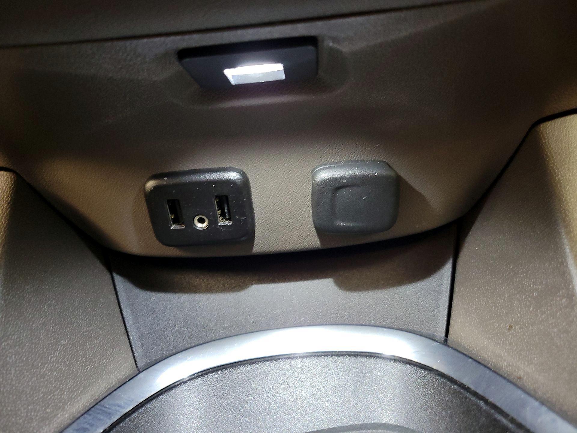 Thumbnail: 2016 Chevrolet Malibu - 18