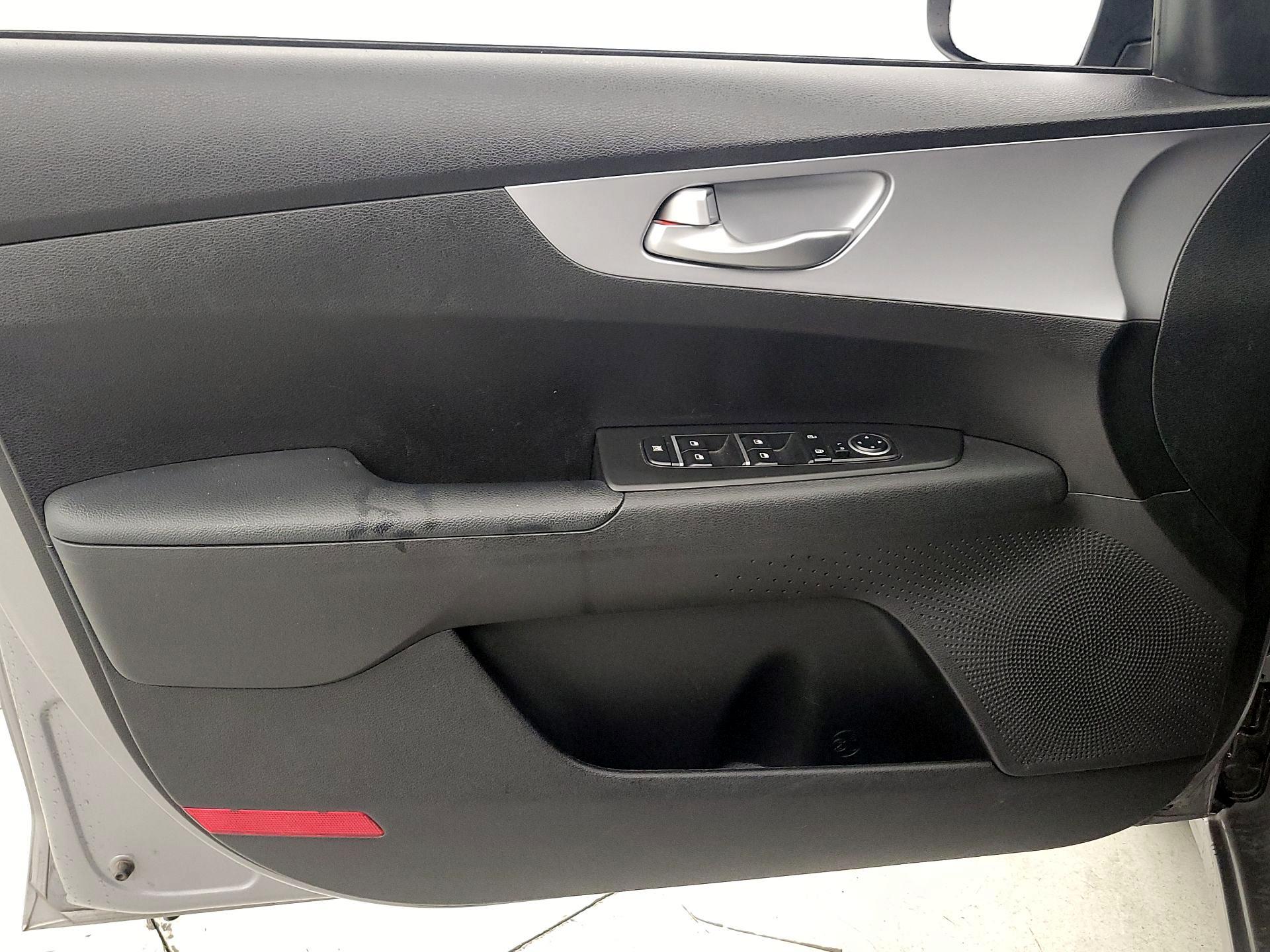 Thumbnail: 2023 Kia Forte - 12