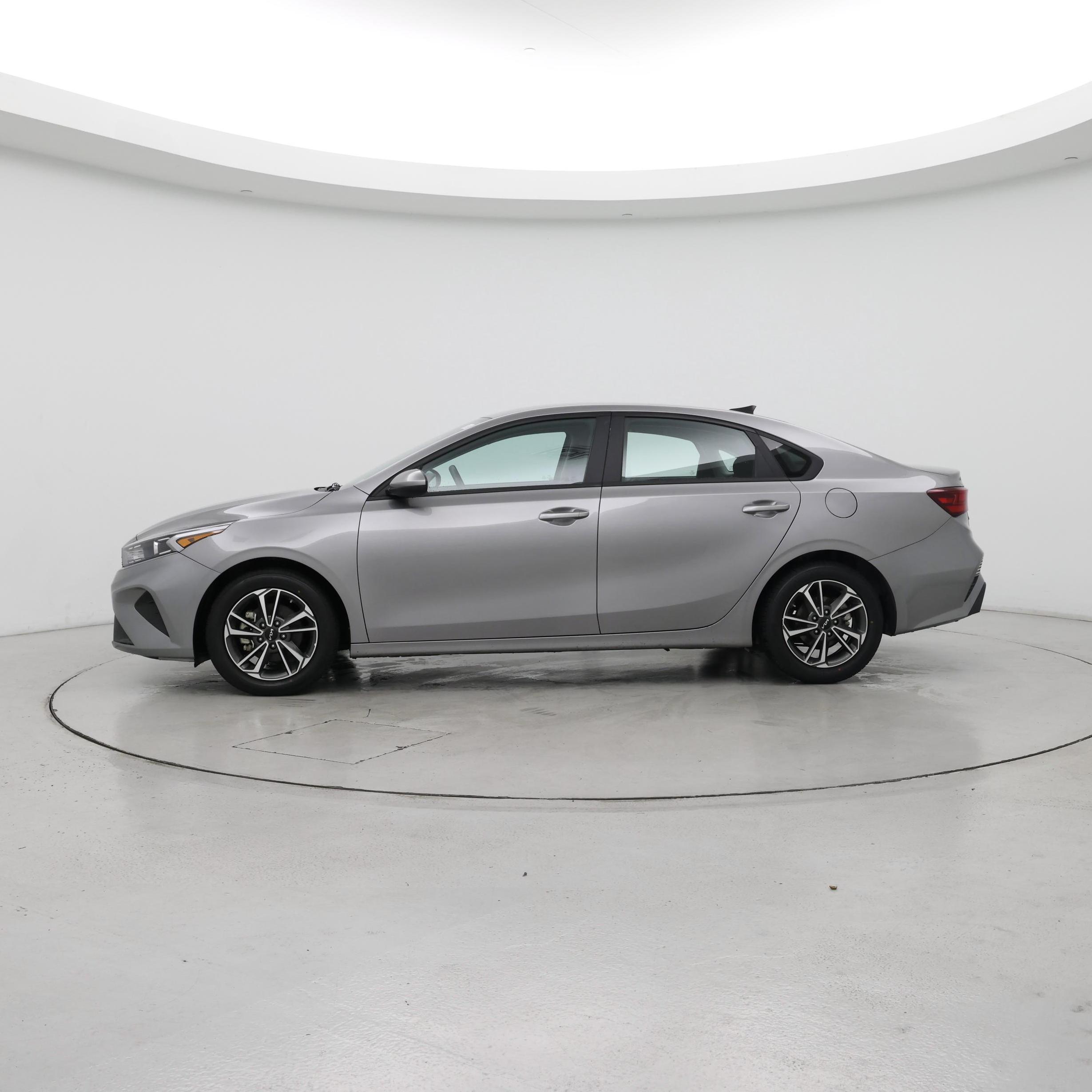 Thumbnail: 2023 Kia Forte - 3