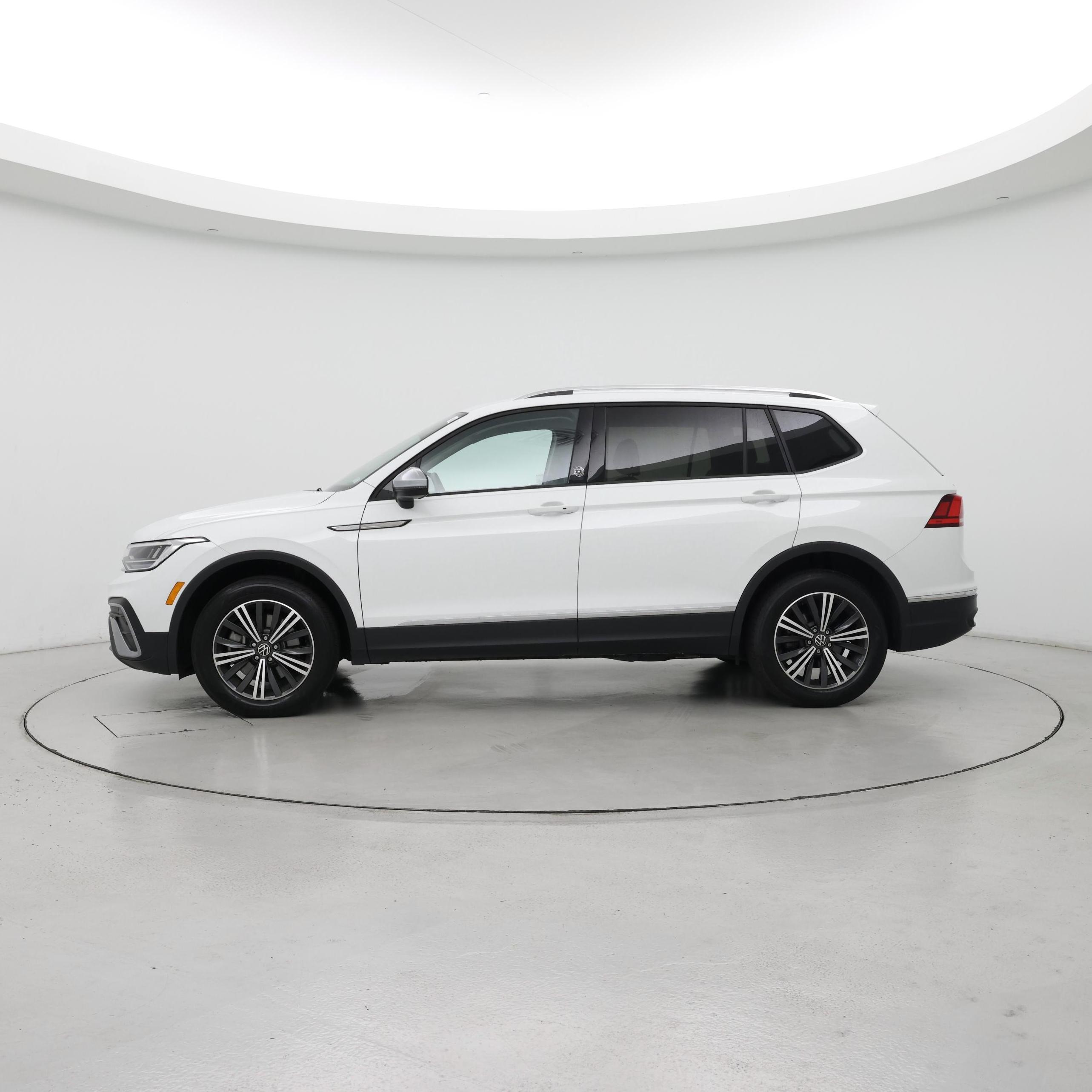 Thumbnail: 2024 Volkswagen Tiguan - 3