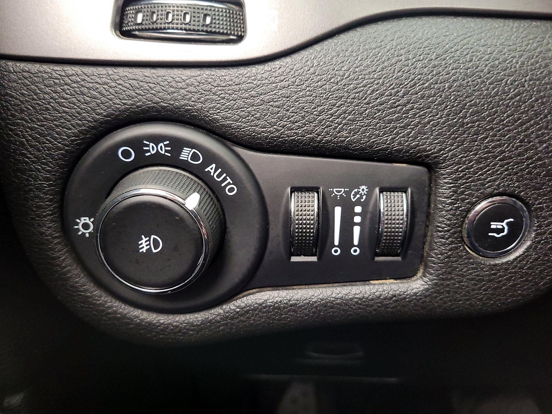 Thumbnail: 2021 Jeep Cherokee - 13