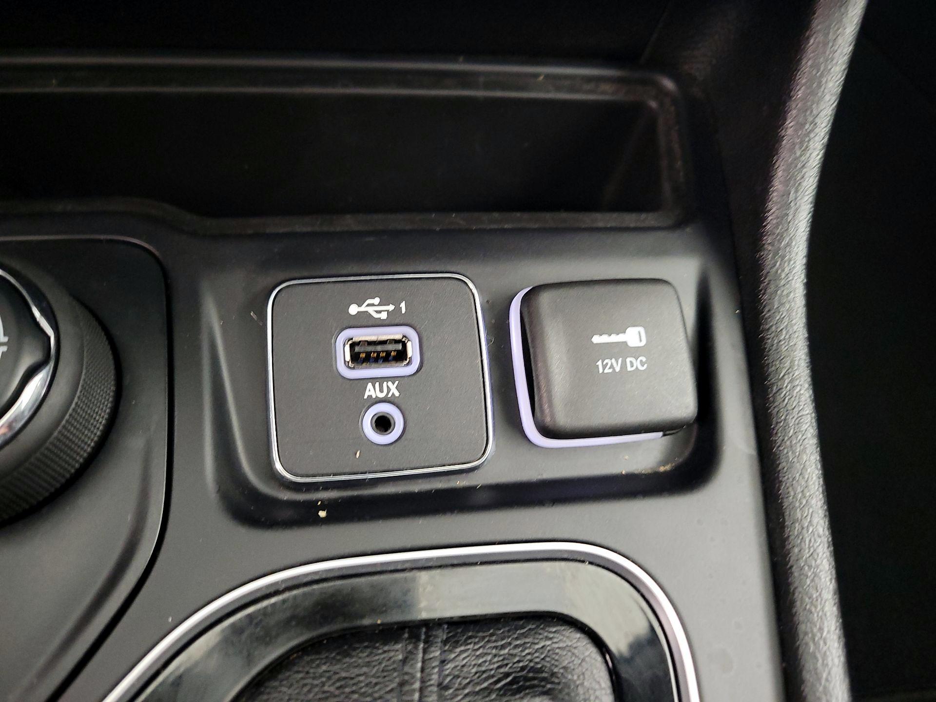 Thumbnail: 2021 Jeep Cherokee - 19