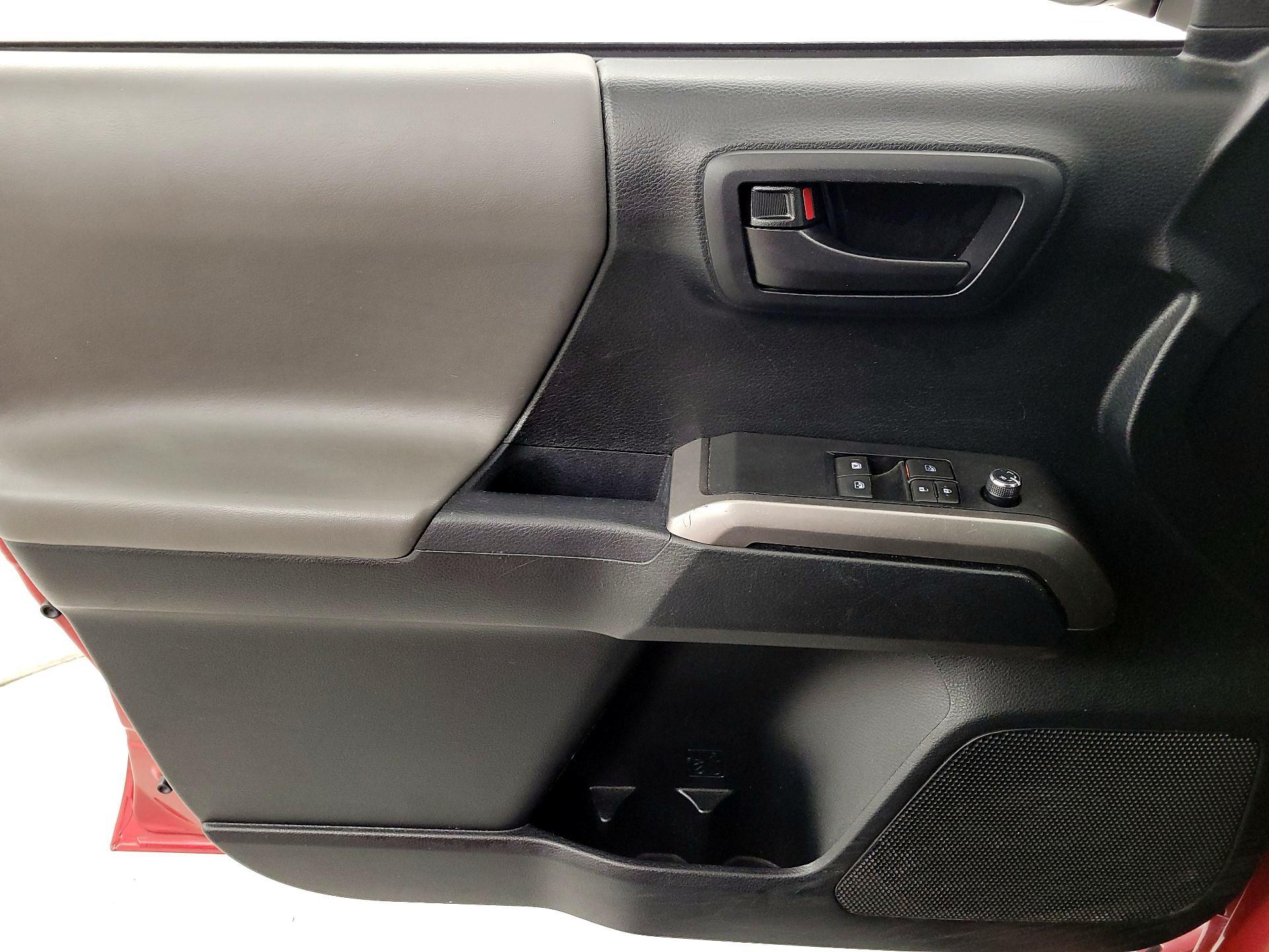 Thumbnail: 2017 Toyota Tacoma - 12