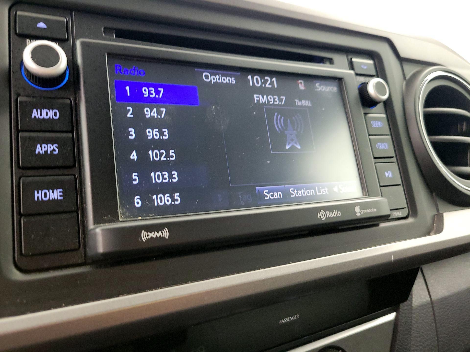 Thumbnail: 2017 Toyota Tacoma - 15