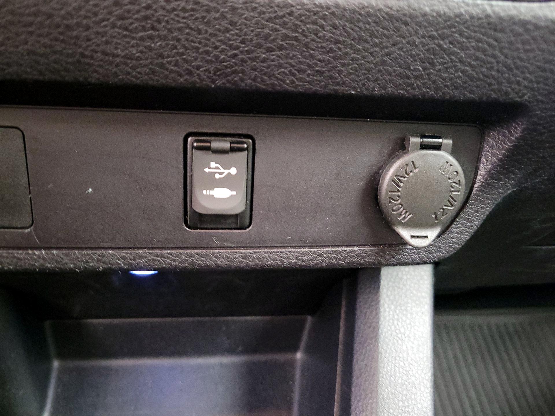 Thumbnail: 2017 Toyota Tacoma - 18