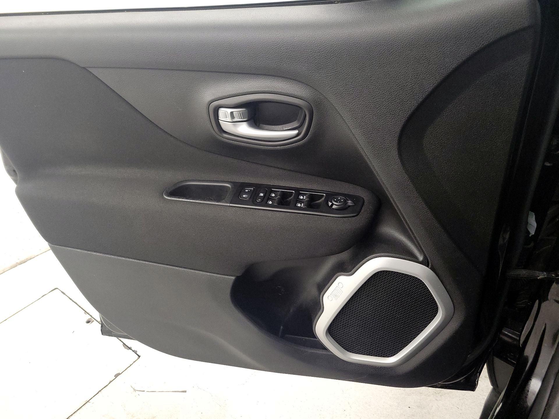 Thumbnail: 2020 Jeep Renegade - 12