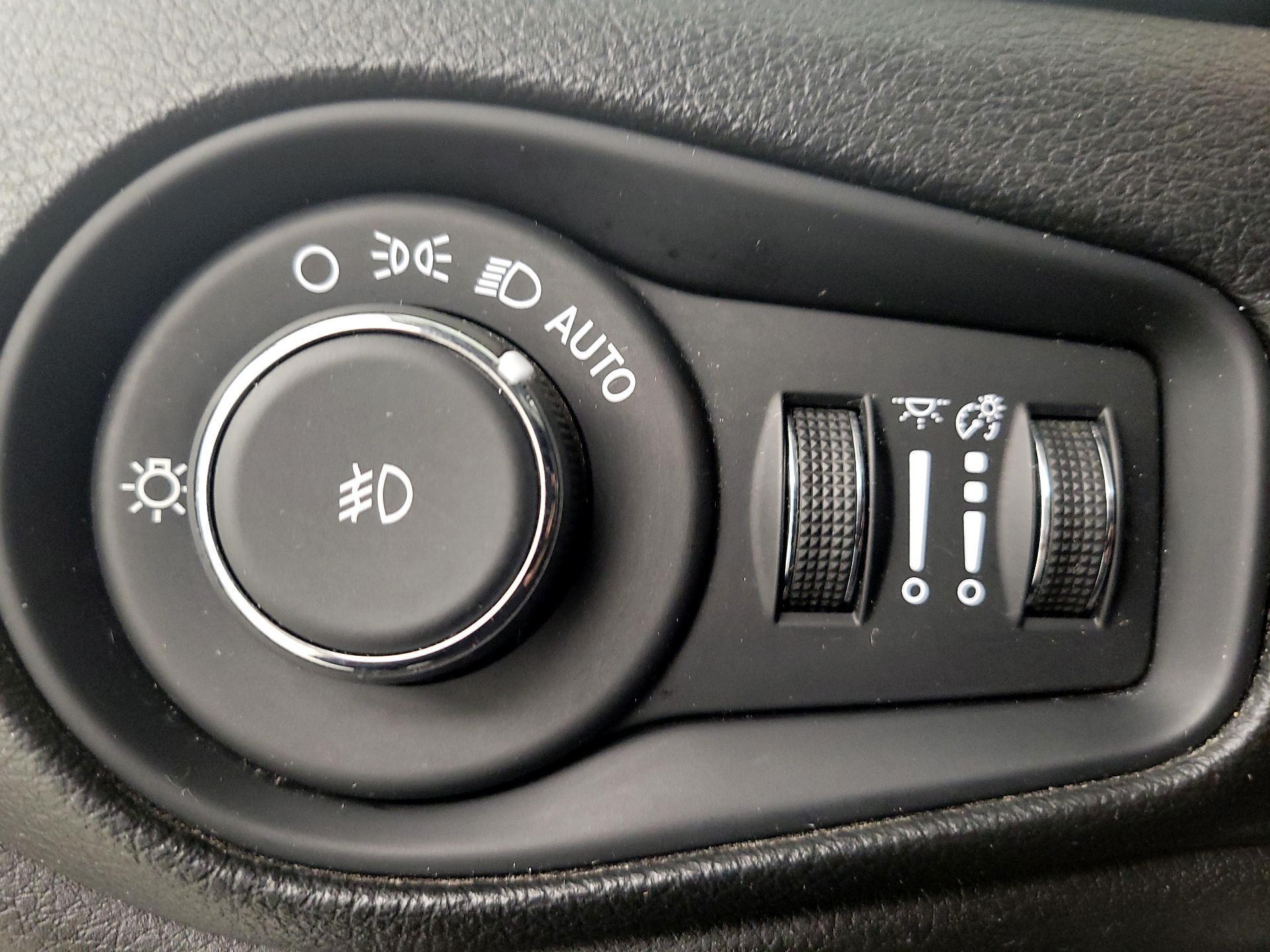 Thumbnail: 2020 Jeep Renegade - 13