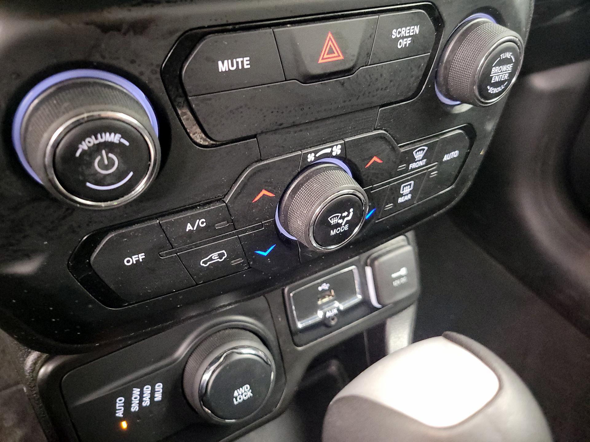 Thumbnail: 2020 Jeep Renegade - 16