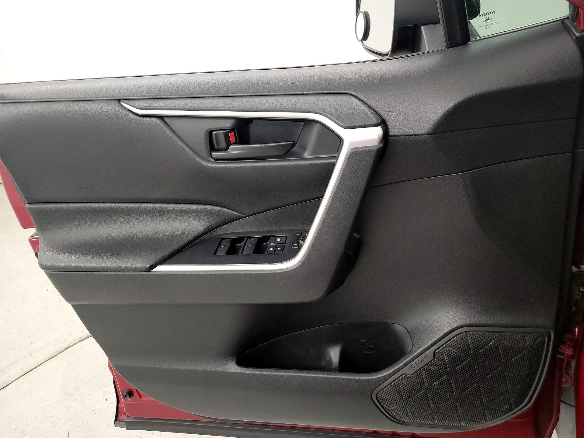 Thumbnail: 2019 Toyota RAV4 - 12