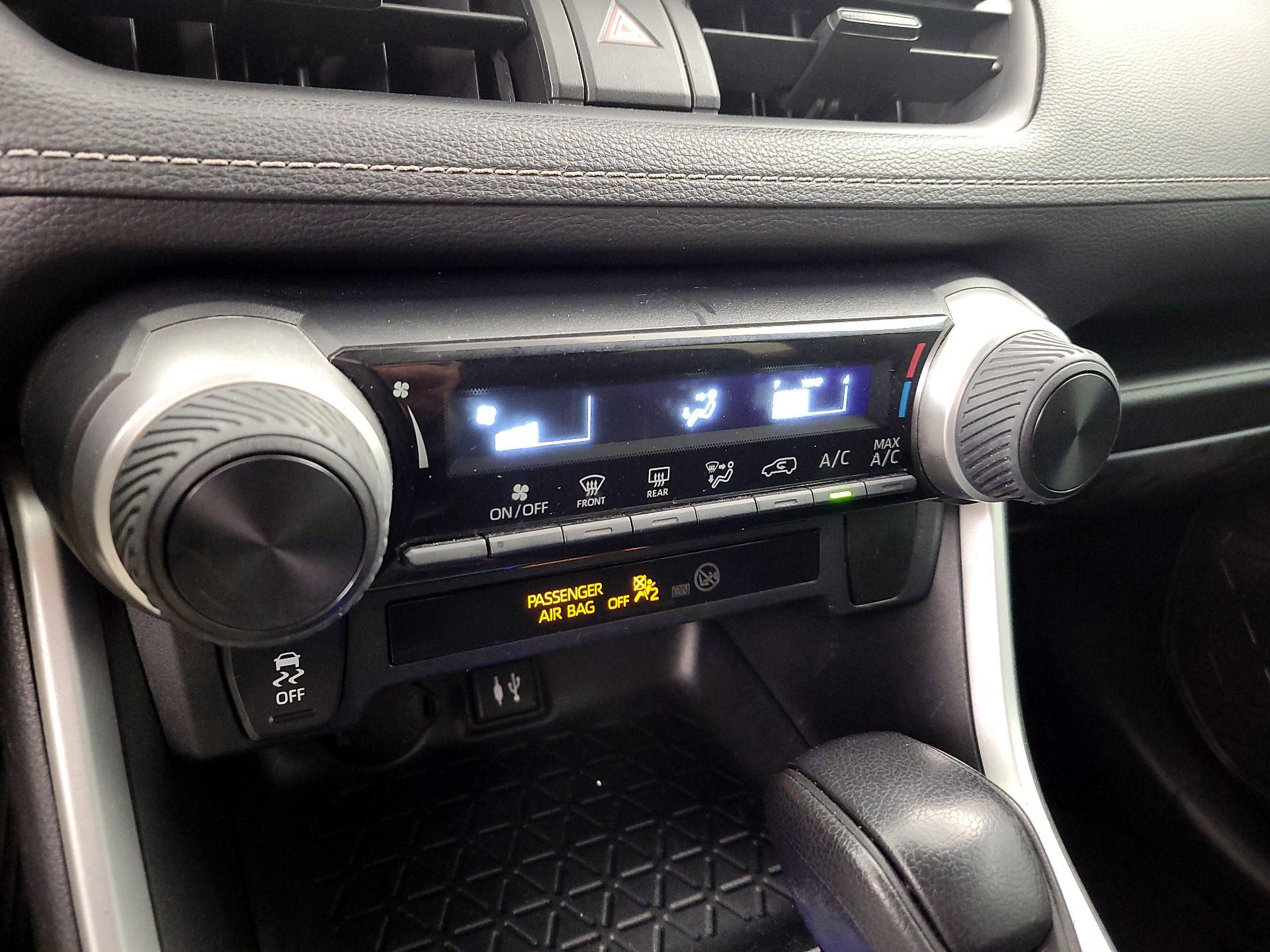 Thumbnail: 2019 Toyota RAV4 - 16