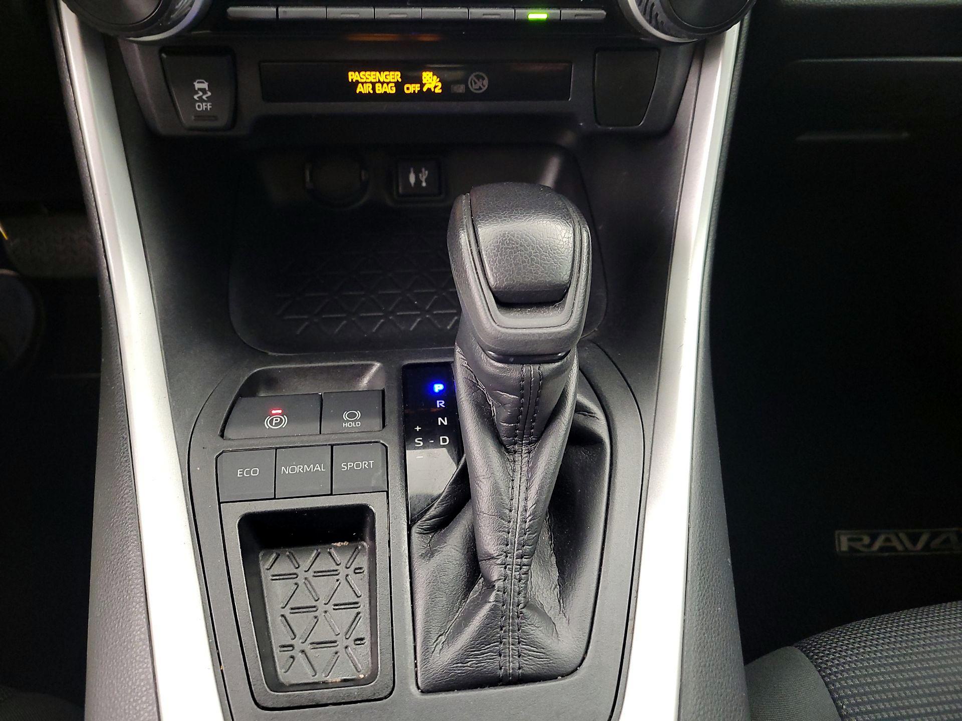 Thumbnail: 2019 Toyota RAV4 - 17