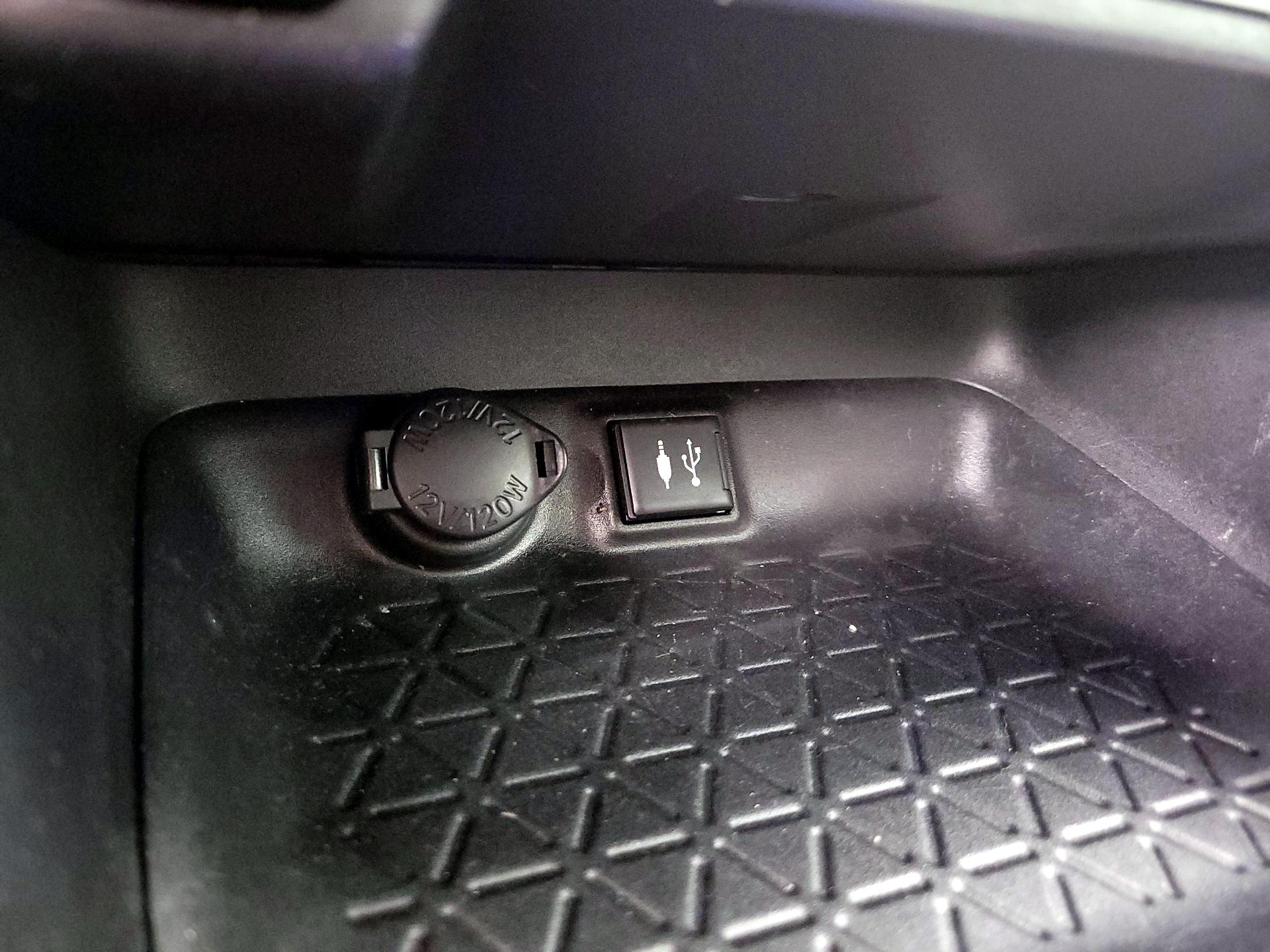 Thumbnail: 2019 Toyota RAV4 - 18