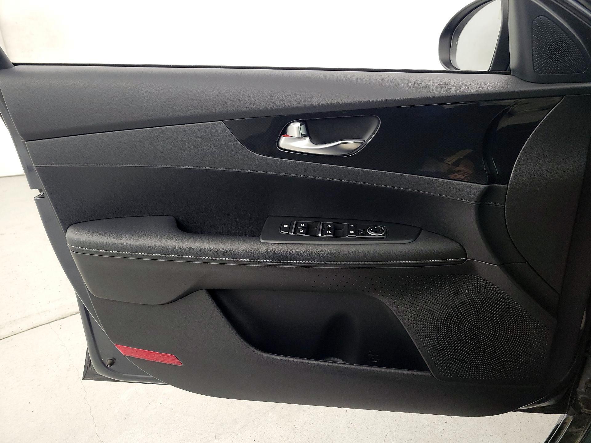 Thumbnail: 2021 Kia Forte - 12