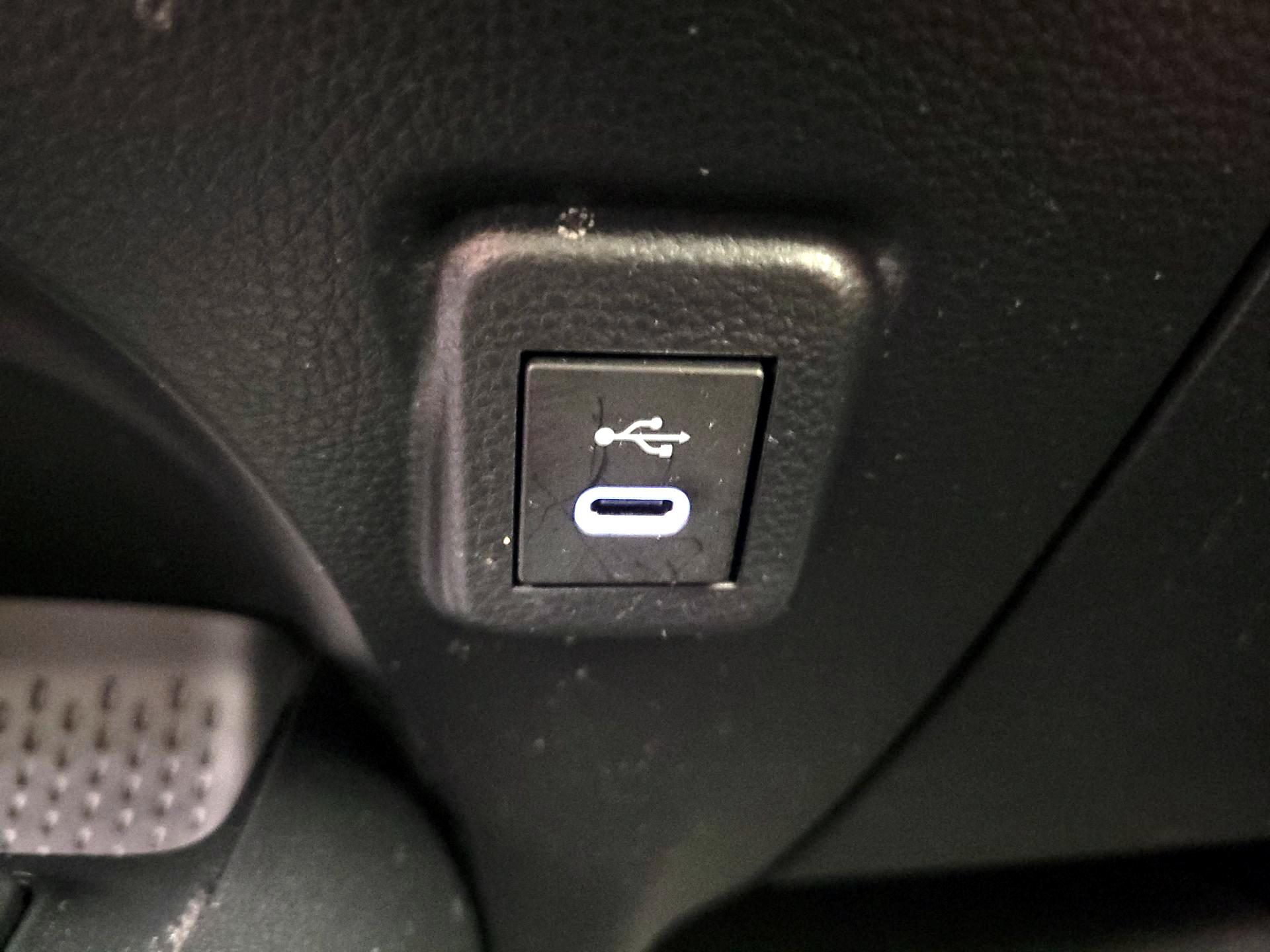 Thumbnail: 2023 Toyota Corolla - 18