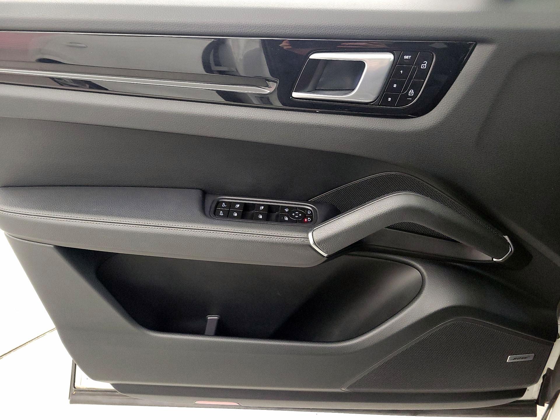 Thumbnail: 2019 Porsche Cayenne - 12