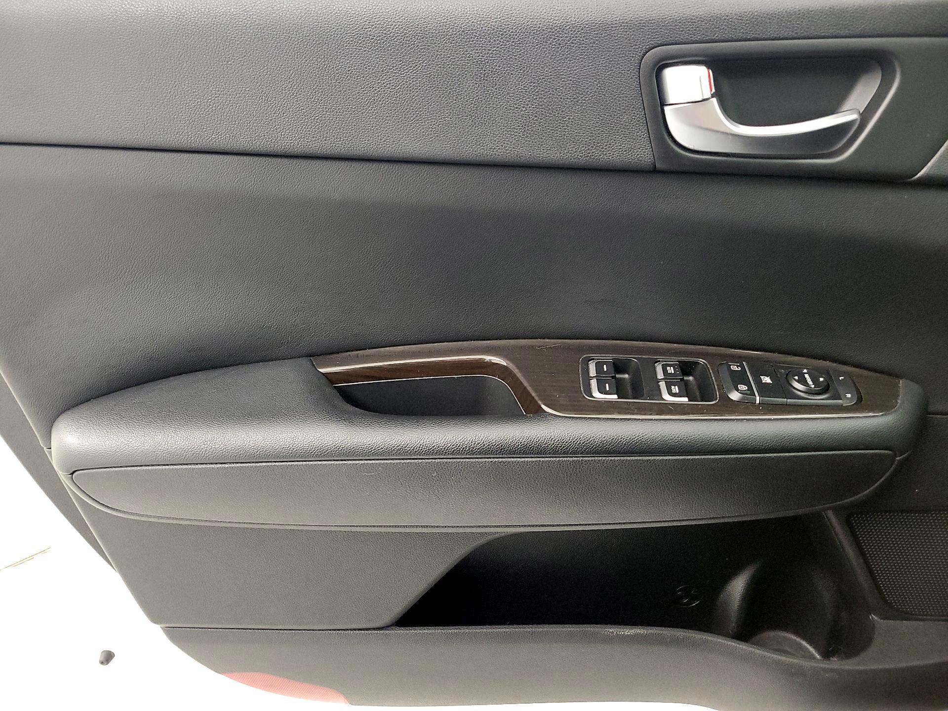 Thumbnail: 2019 Kia Optima - 12