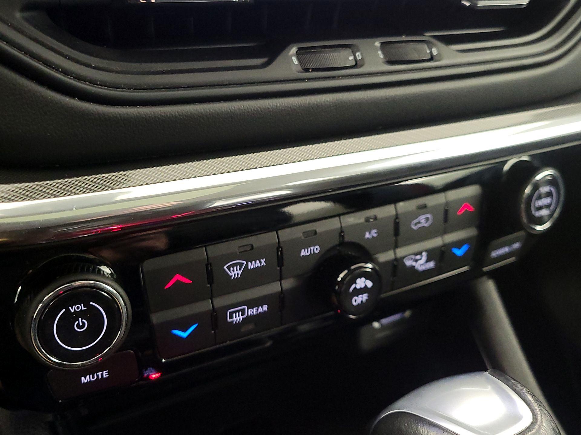 Thumbnail: 2023 Jeep Compass - 17