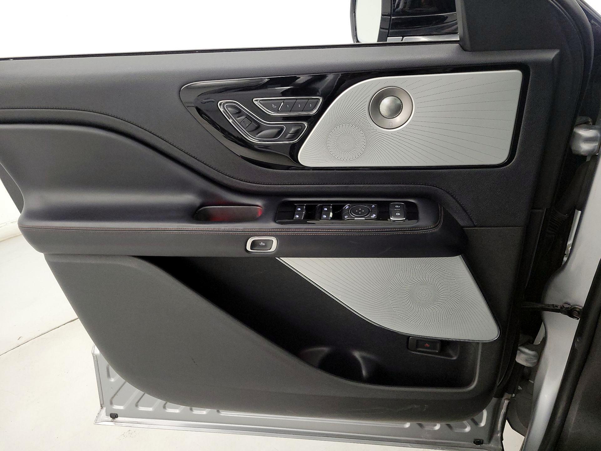 Thumbnail: 2020 Lincoln Aviator - 12