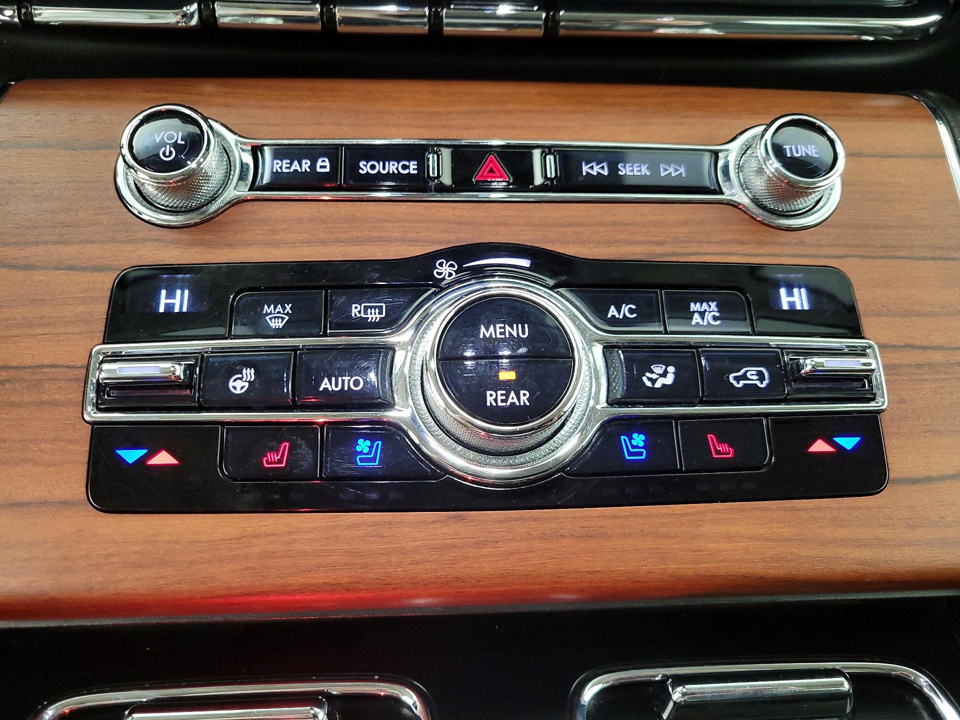 Thumbnail: 2020 Lincoln Aviator - 17