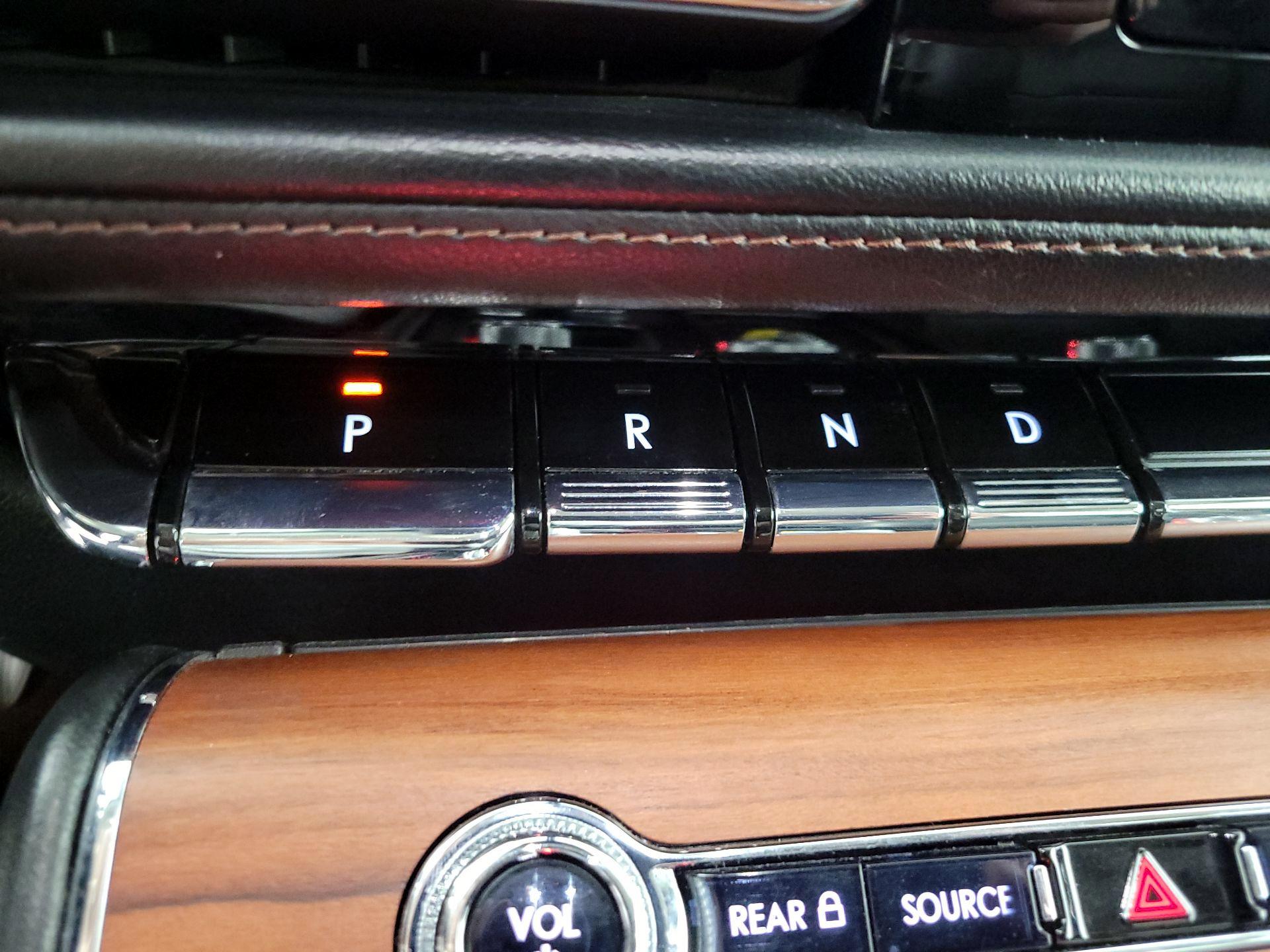 Thumbnail: 2020 Lincoln Aviator - 18