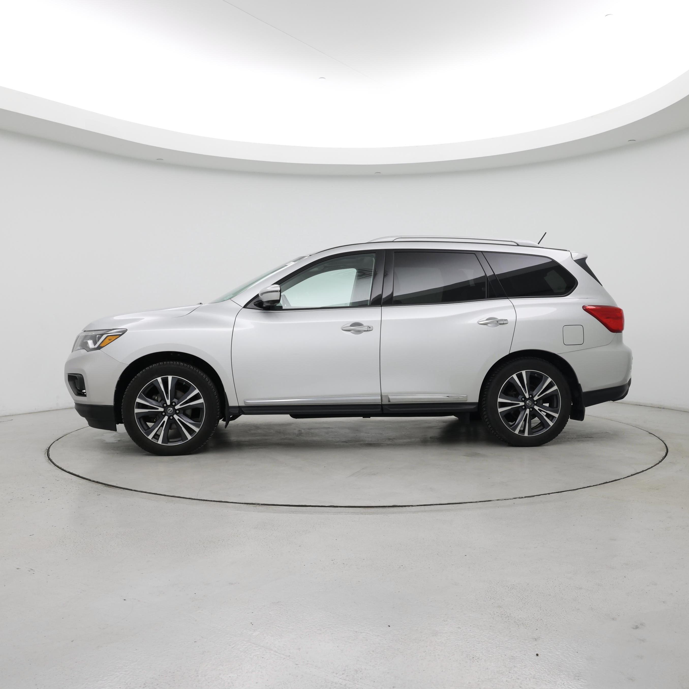 Thumbnail: 2018 Nissan Pathfinder - 3