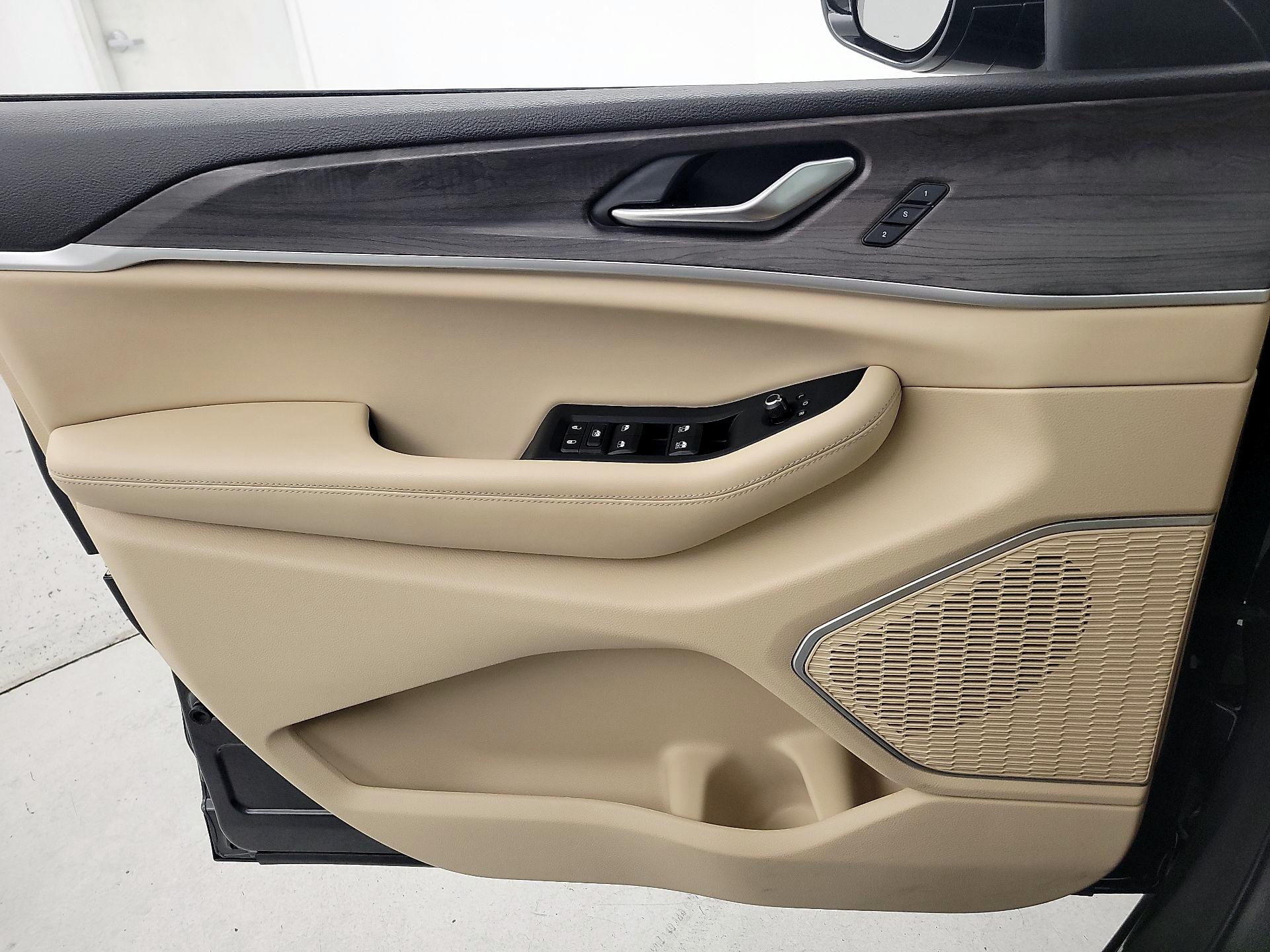 Thumbnail: 2022 Jeep Grand Cherokee - 12